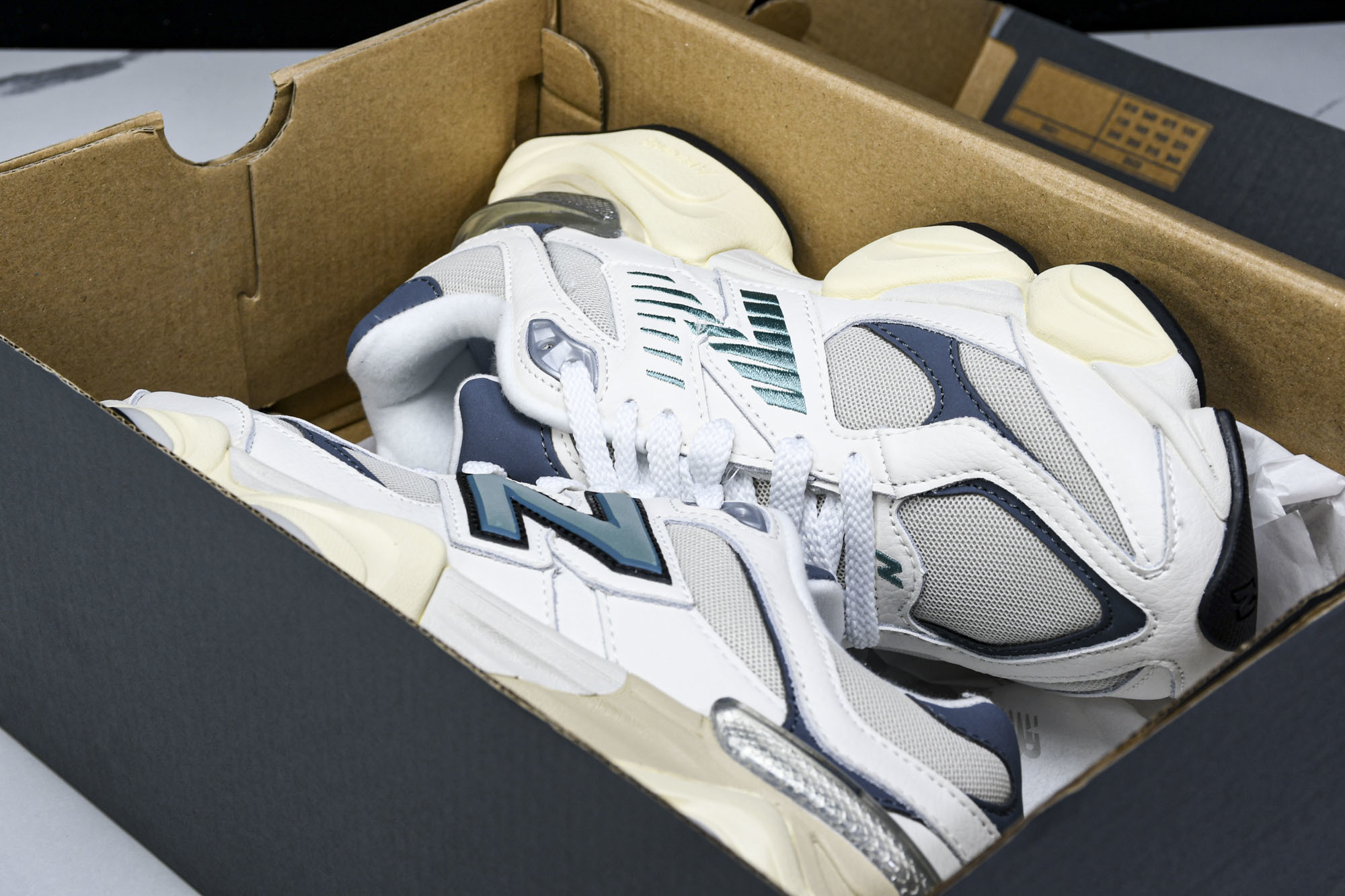 纯原 Joe Freshgoods x New Balance NB9060 复古休闲运动慢跑鞋 米白色