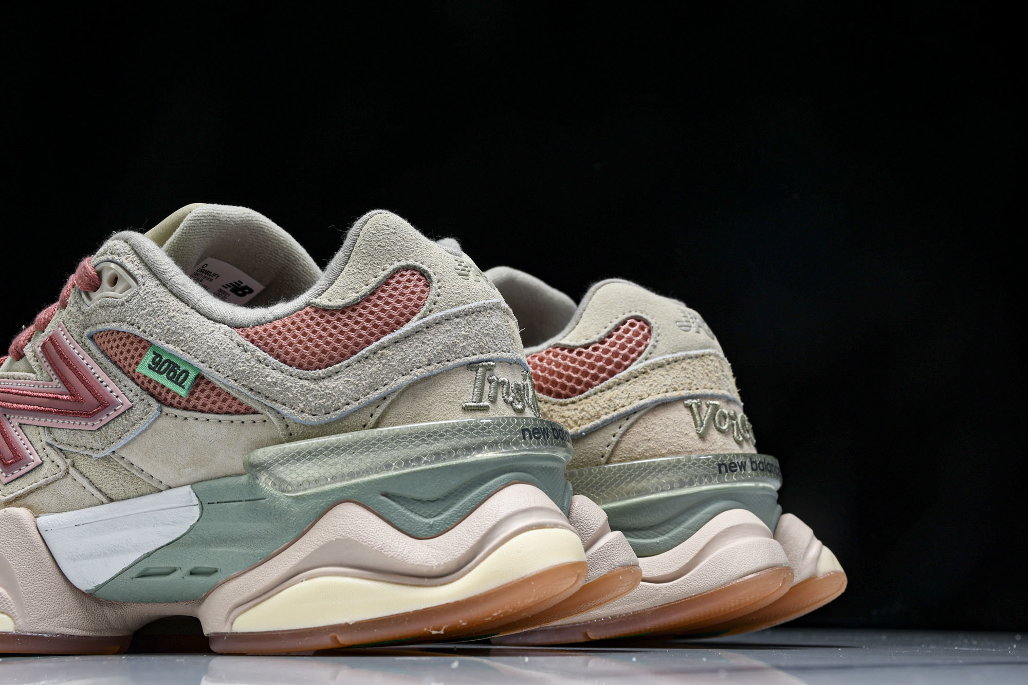 纯原 Joe Freshgoods x New Balance NB9060 复古休闲运动慢跑鞋 米粉色