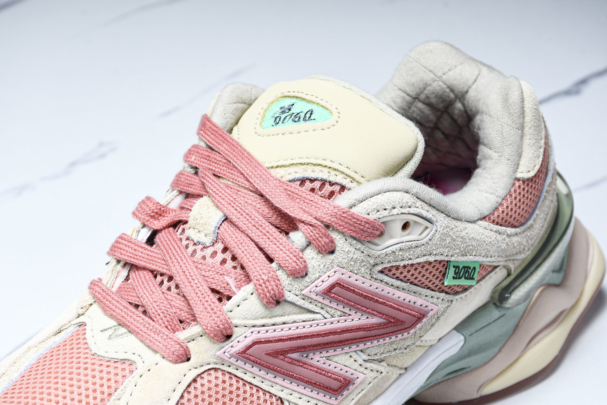 纯原 Joe Freshgoods x New Balance NB9060 复古休闲运动慢跑鞋 米粉色