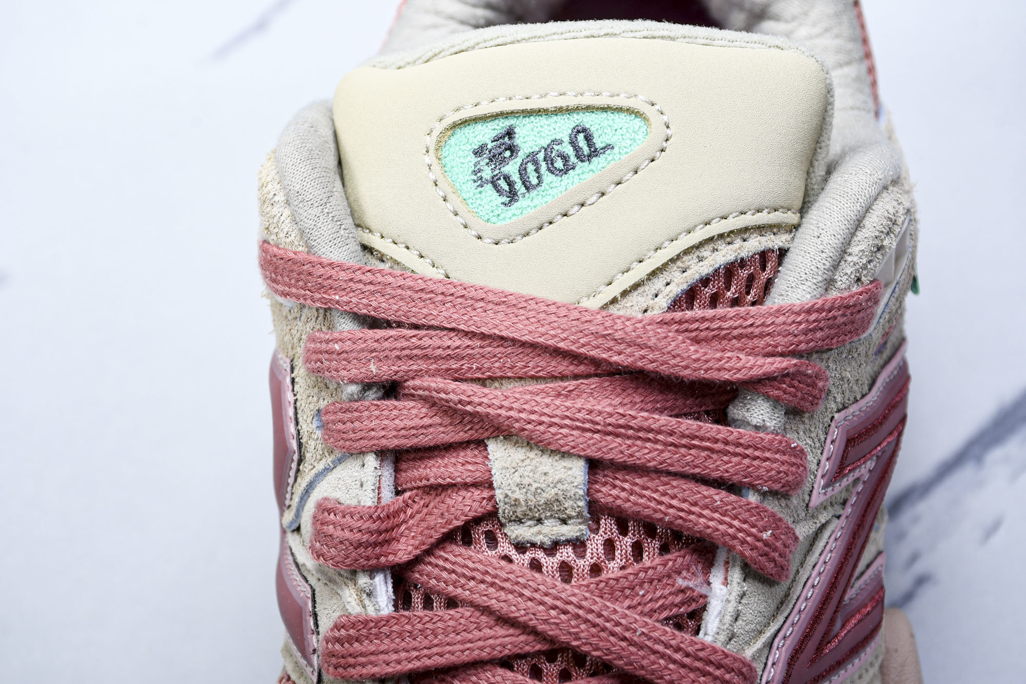 纯原 Joe Freshgoods x New Balance NB9060 复古休闲运动慢跑鞋 米粉色