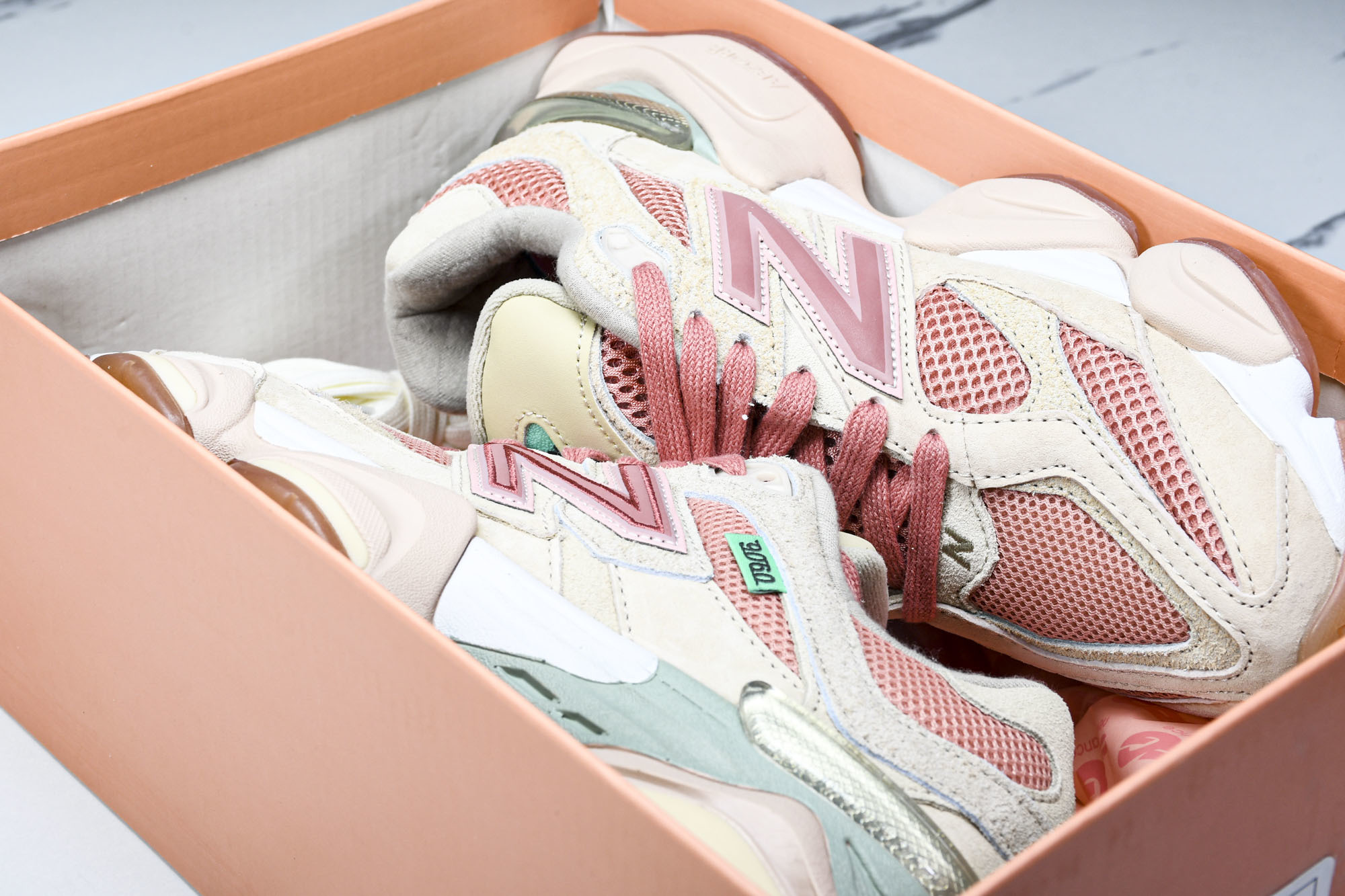 纯原 Joe Freshgoods x New Balance NB9060 复古休闲运动慢跑鞋 米粉色
