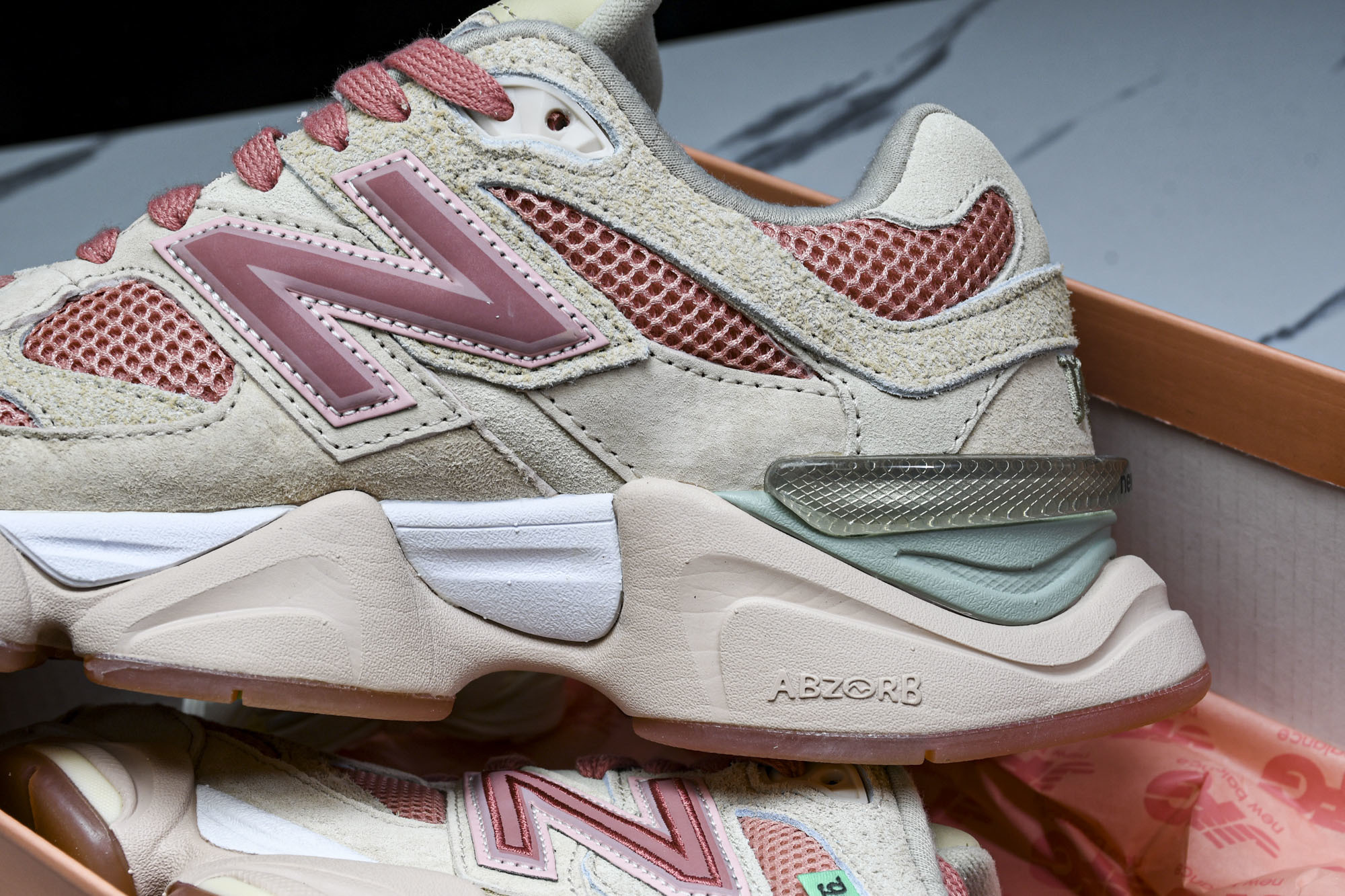 纯原 Joe Freshgoods x New Balance NB9060 复古休闲运动慢跑鞋 米粉色