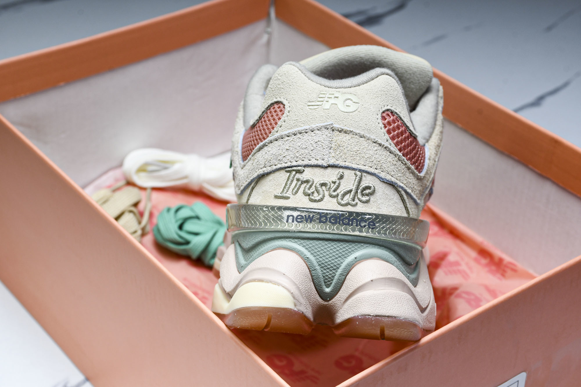 纯原 Joe Freshgoods x New Balance NB9060 复古休闲运动慢跑鞋 米粉色