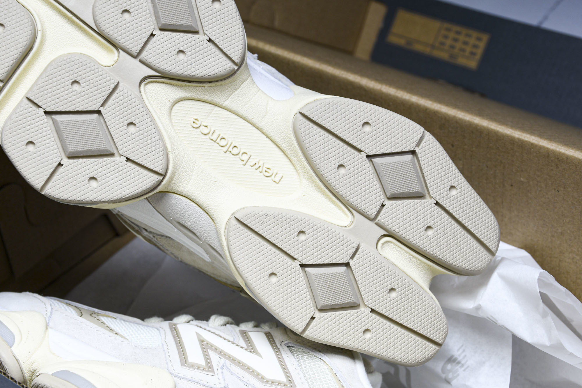 纯原 Joe Freshgoods x New Balance NB9060 复古休闲运动慢跑鞋 米色 