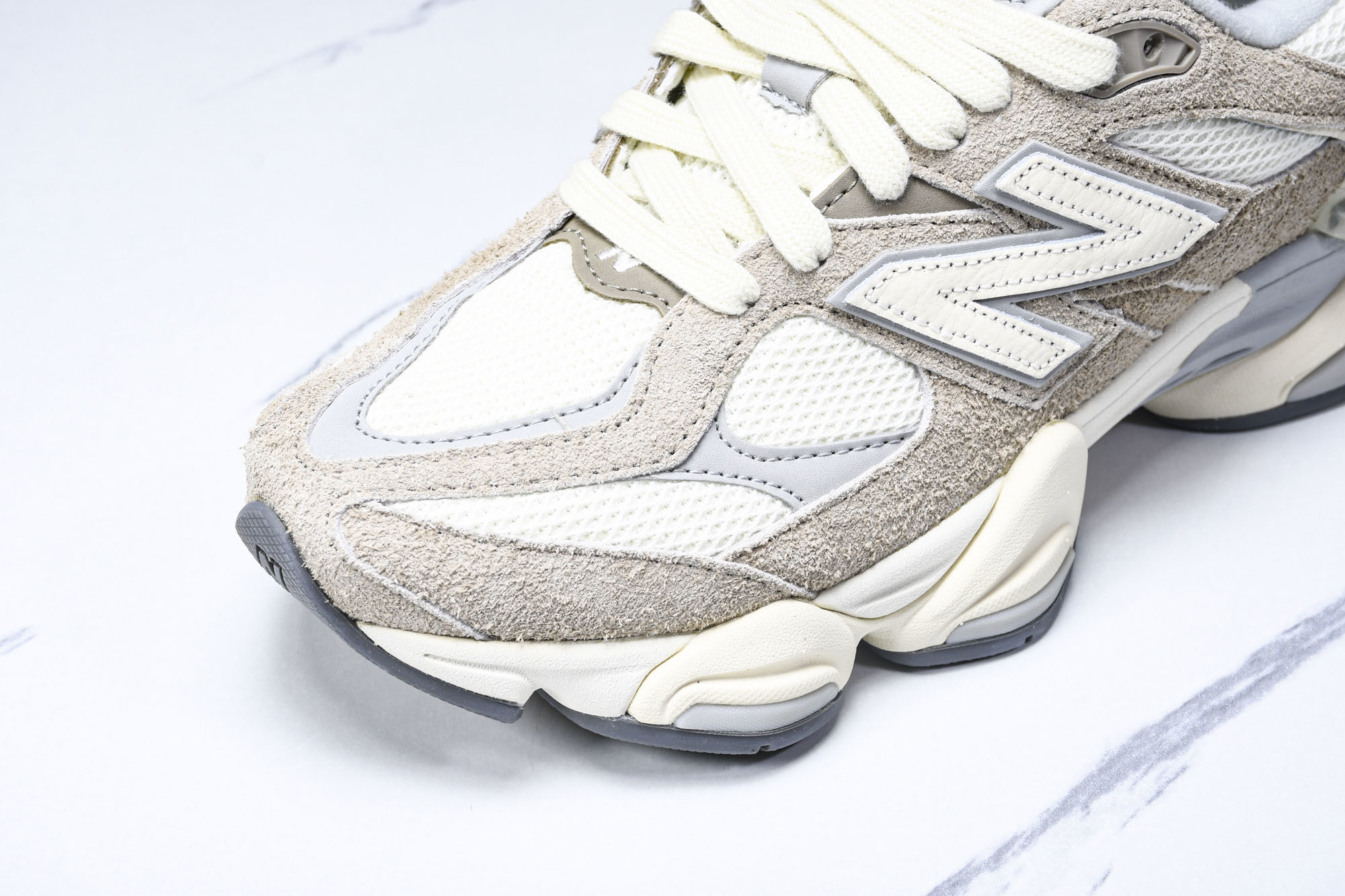 纯原 Joe Freshgoods x New Balance NB9060 复古休闲运动慢跑鞋 粉白色