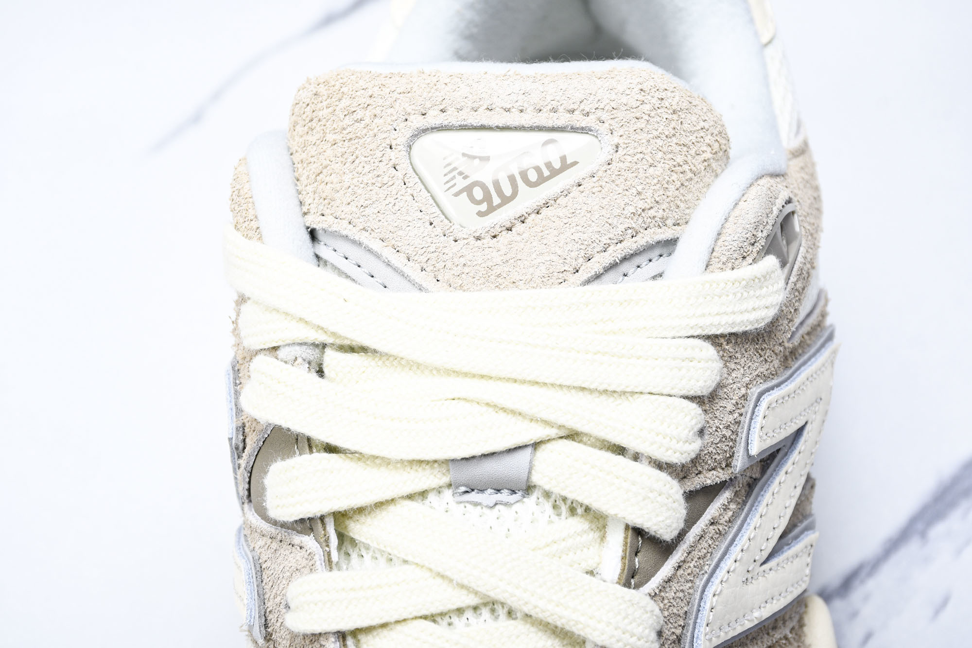 纯原 Joe Freshgoods x New Balance NB9060 复古休闲运动慢跑鞋 粉白色