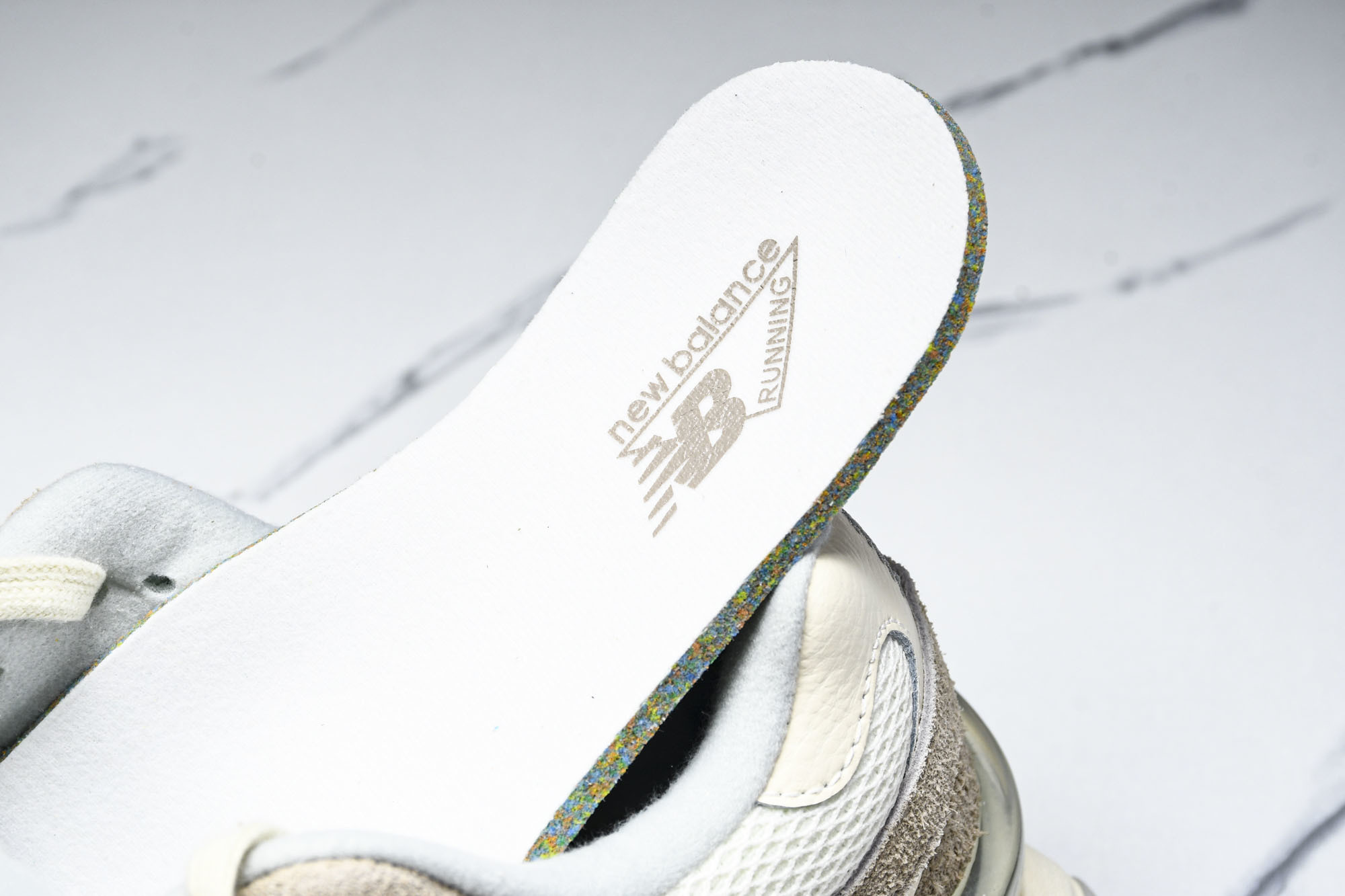 纯原 Joe Freshgoods x New Balance NB9060 复古休闲运动慢跑鞋 粉白色