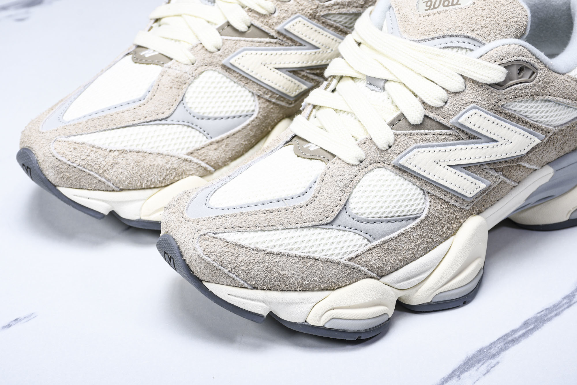 纯原 Joe Freshgoods x New Balance NB9060 复古休闲运动慢跑鞋 粉白色