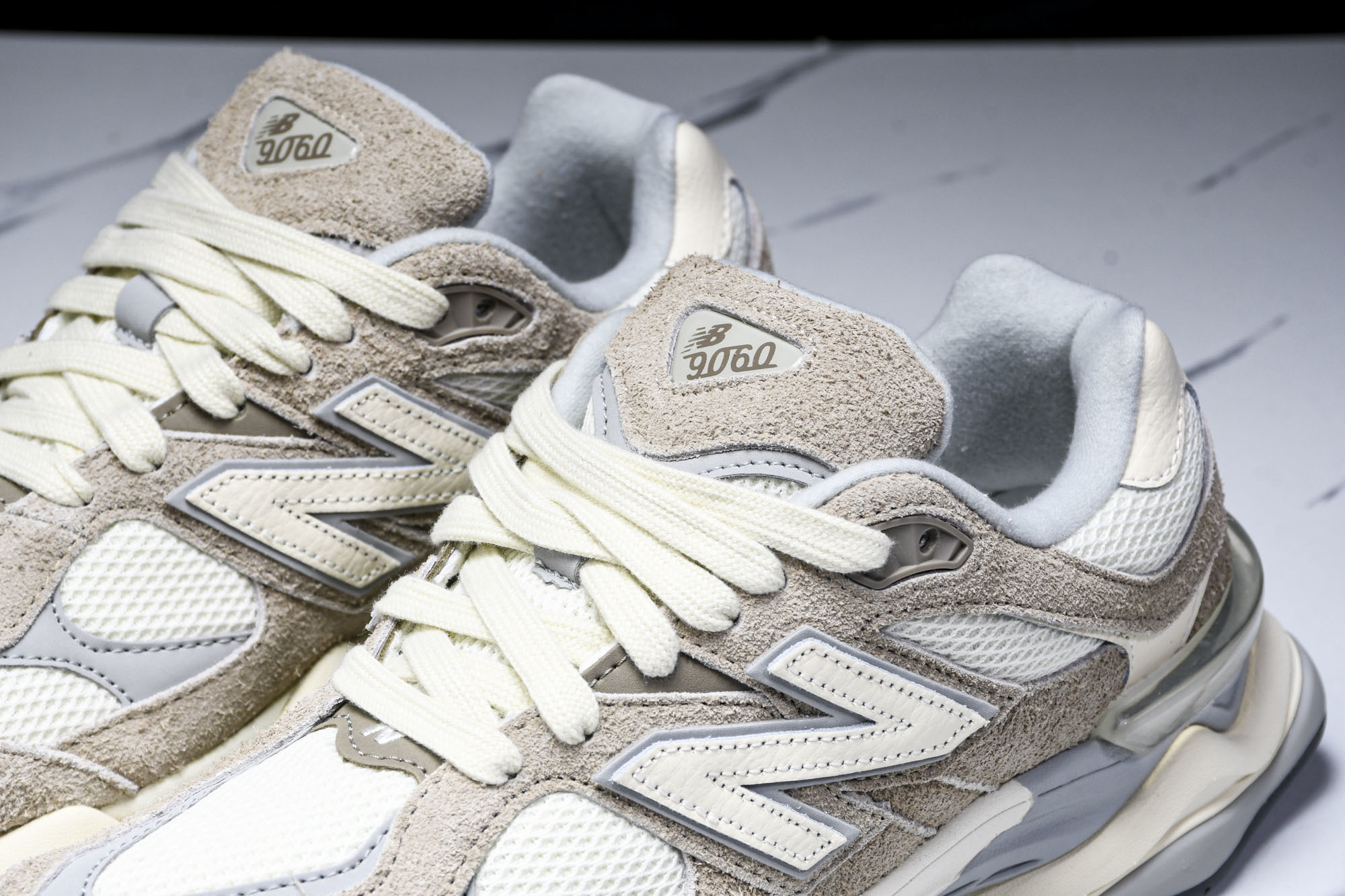 纯原 Joe Freshgoods x New Balance NB9060 复古休闲运动慢跑鞋 粉白色