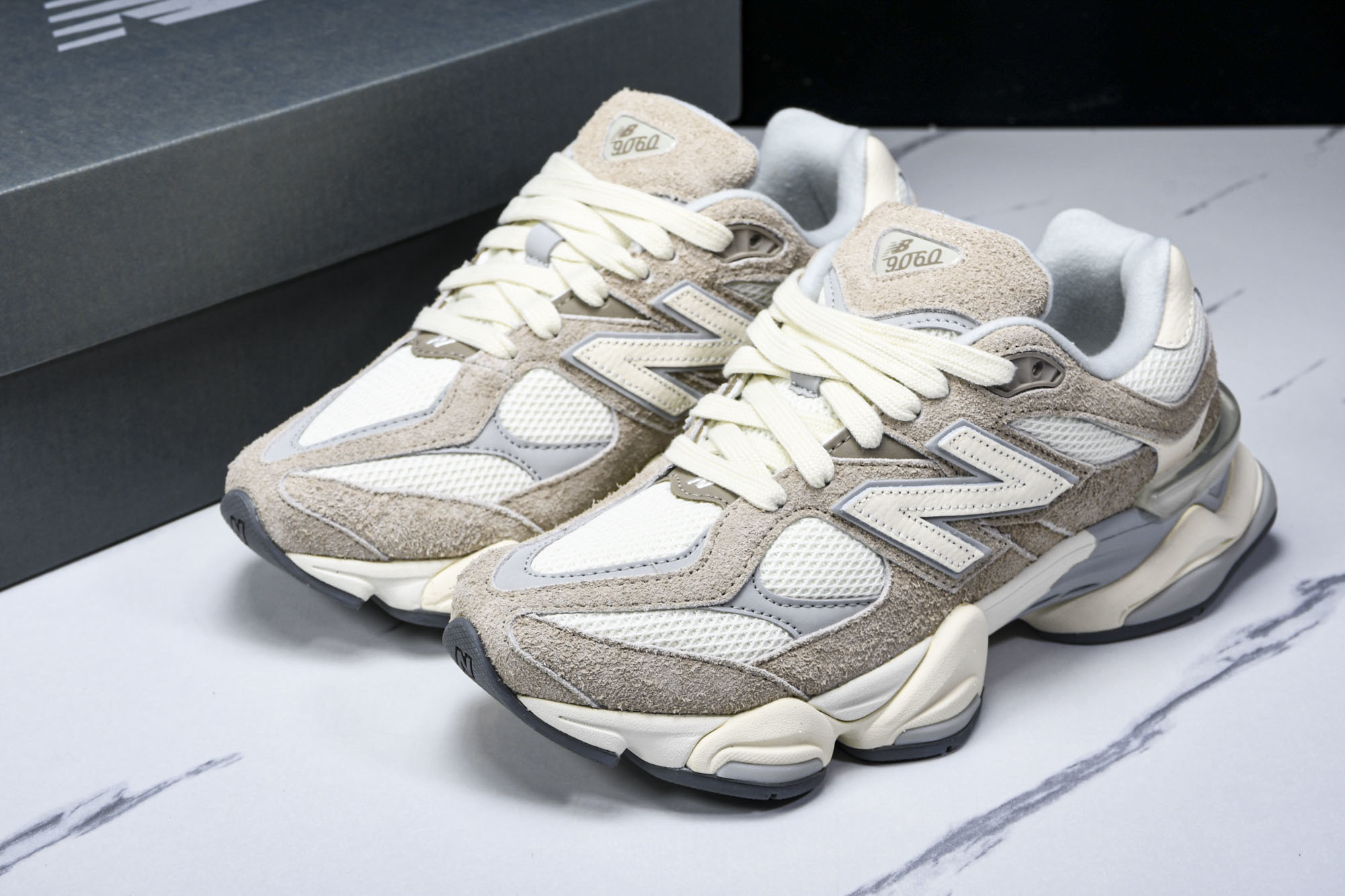 纯原 Joe Freshgoods x New Balance NB9060 复古休闲运动慢跑鞋 粉白色