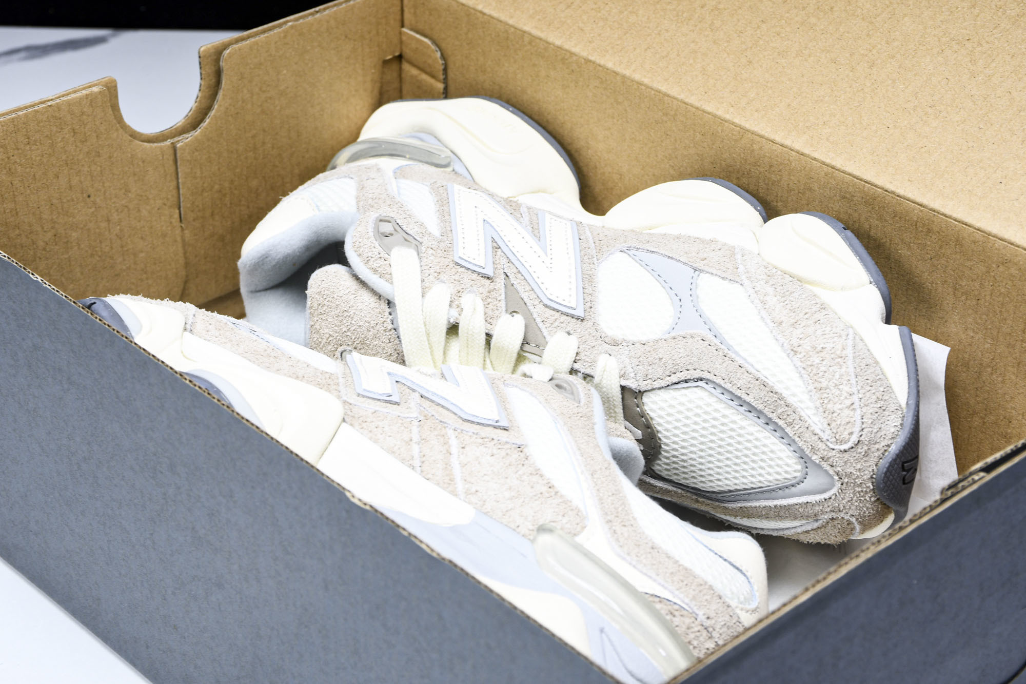 纯原 Joe Freshgoods x New Balance NB9060 复古休闲运动慢跑鞋 粉白色