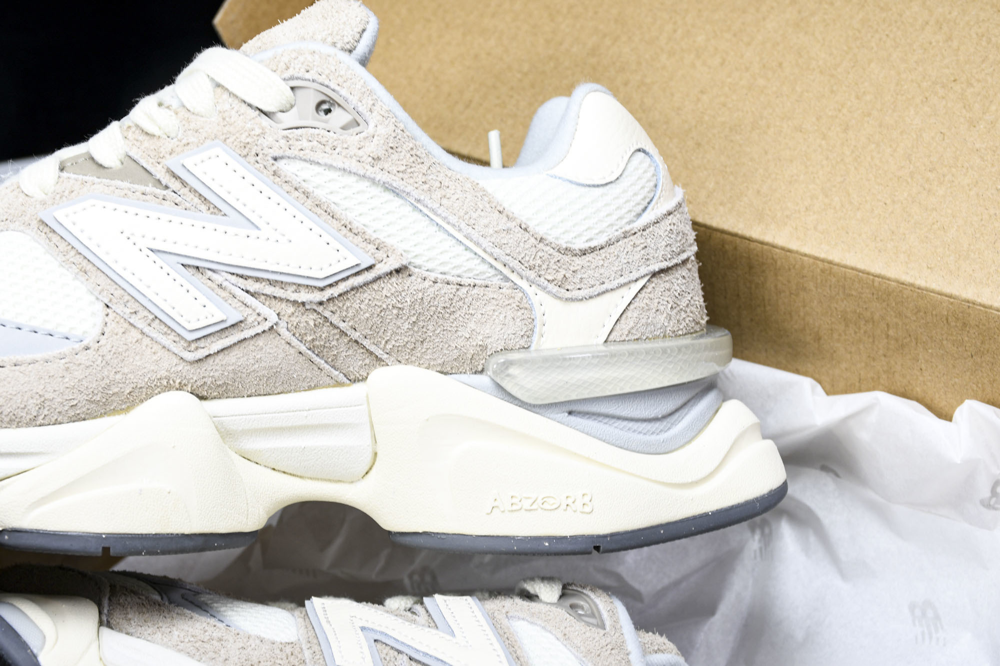 纯原 Joe Freshgoods x New Balance NB9060 复古休闲运动慢跑鞋 粉白色