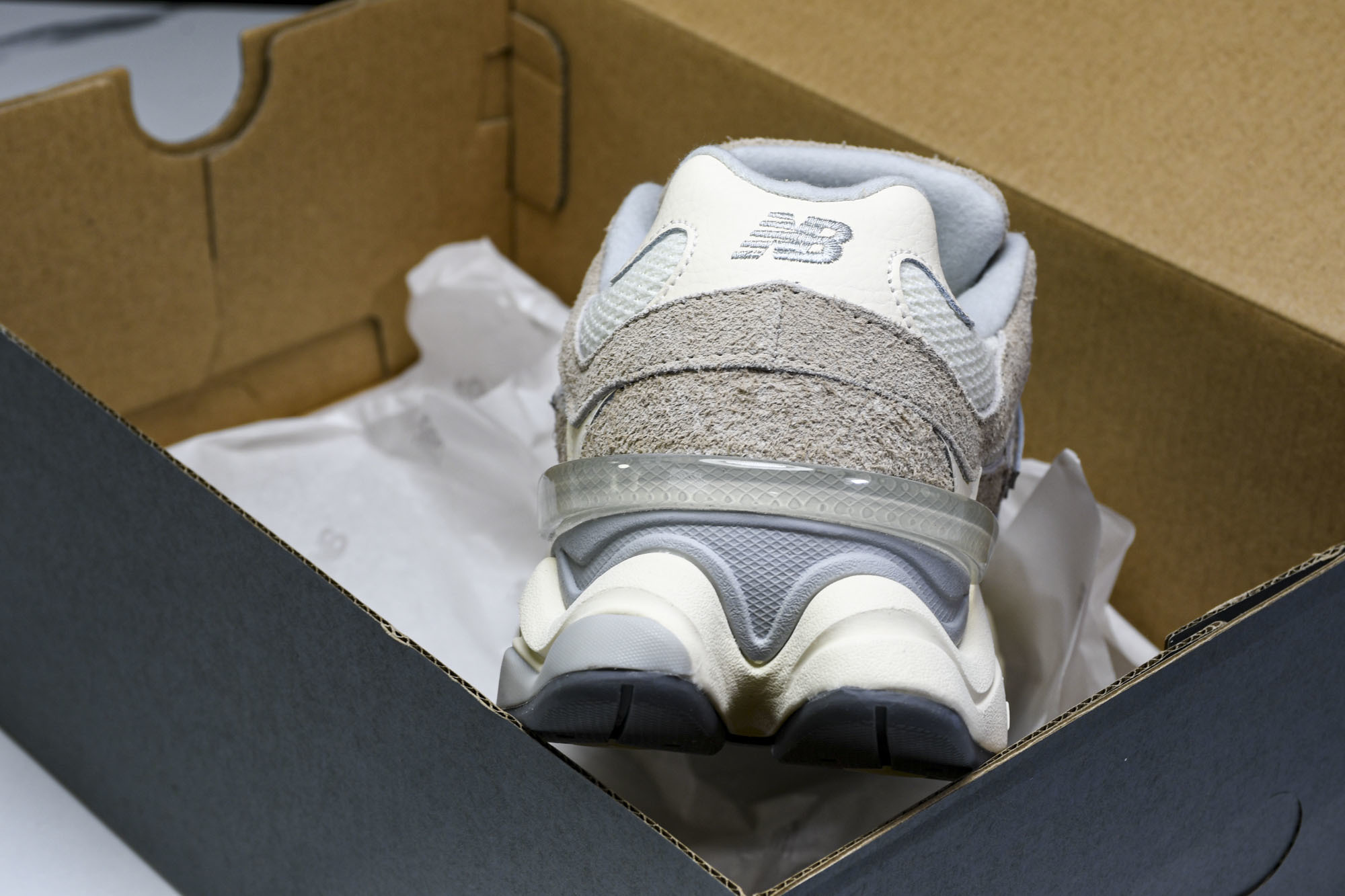 纯原 Joe Freshgoods x New Balance NB9060 复古休闲运动慢跑鞋 粉白色