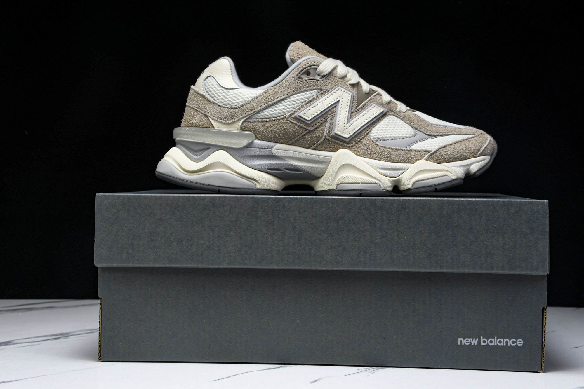 纯原 Joe Freshgoods x New Balance NB9060 复古休闲运动慢跑鞋 粉白色