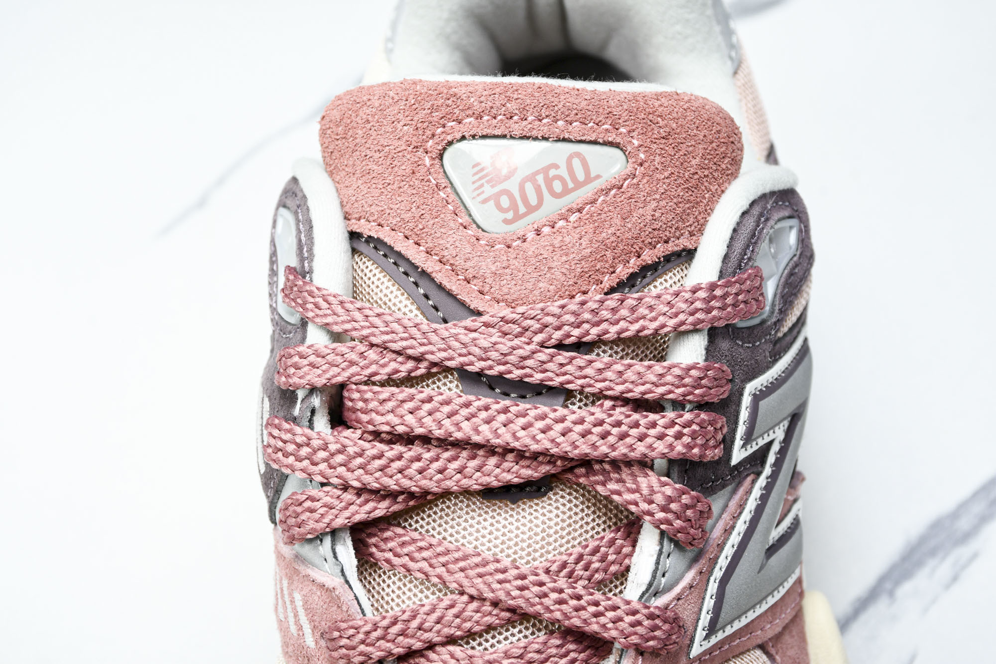 纯原 Joe Freshgoods x New Balance NB9060 复古休闲运动慢跑鞋 粉色 