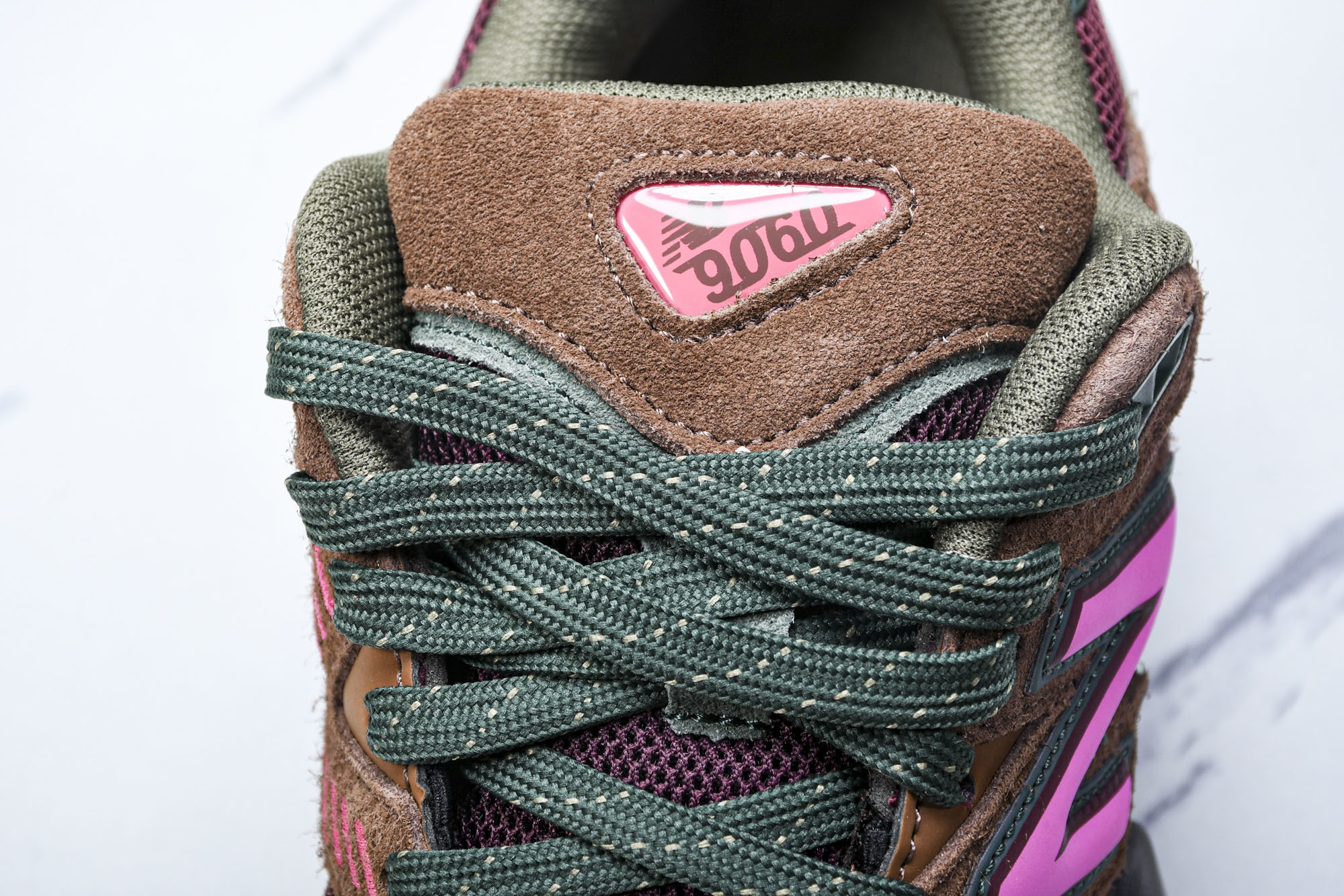纯原 Joe Freshgoods x New Balance NB9060 复古休闲运动慢跑鞋 酒红色