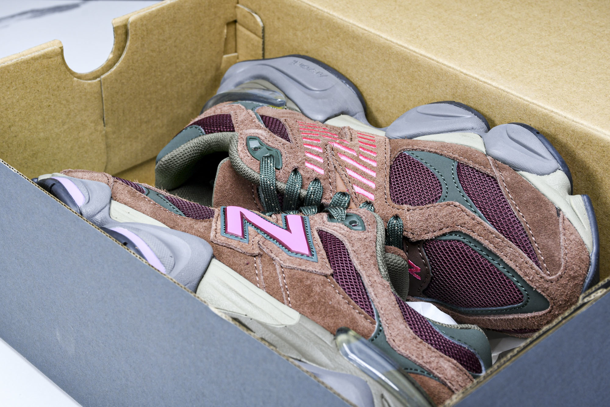 纯原 Joe Freshgoods x New Balance NB9060 复古休闲运动慢跑鞋 酒红色