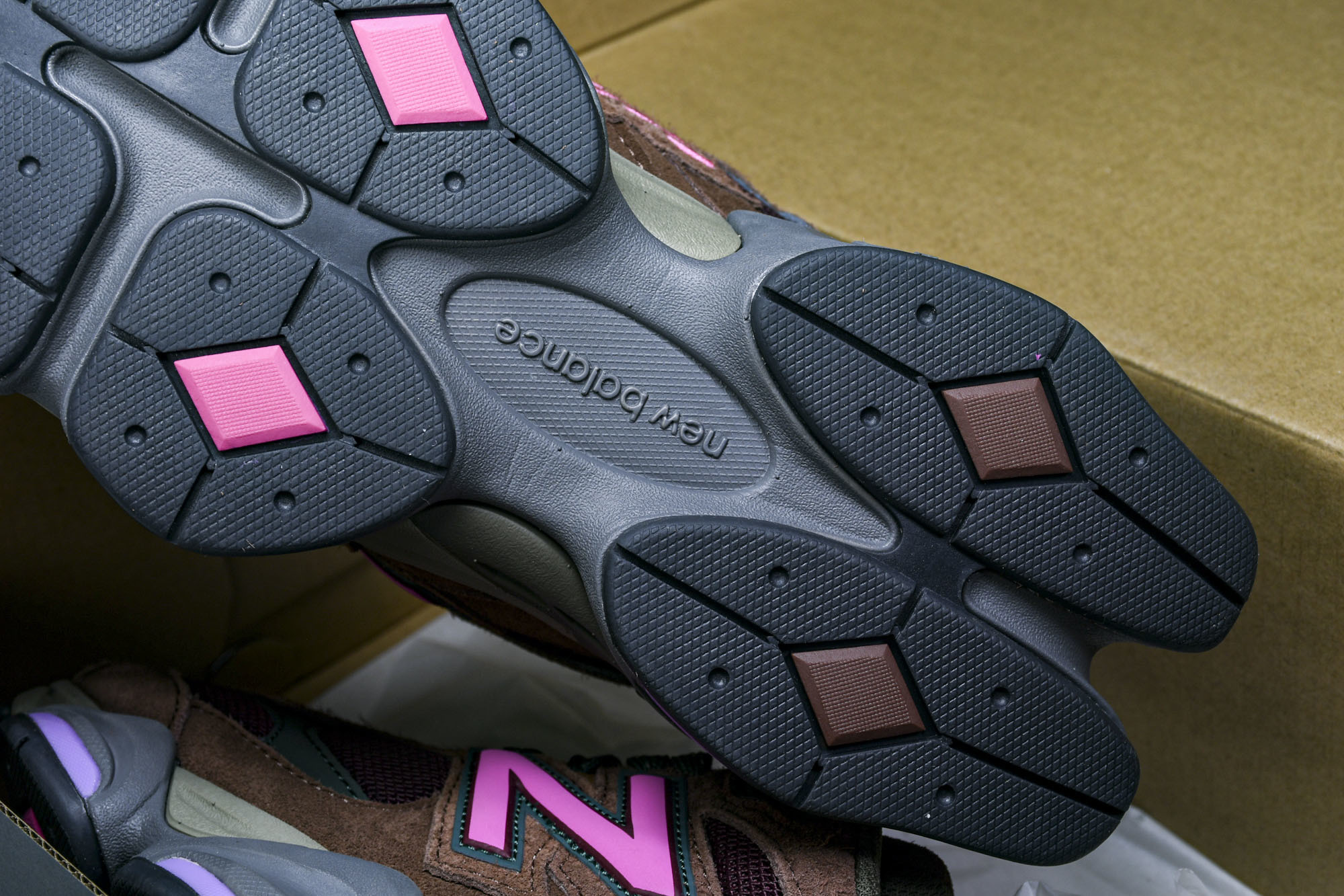 纯原 Joe Freshgoods x New Balance NB9060 复古休闲运动慢跑鞋 酒红色