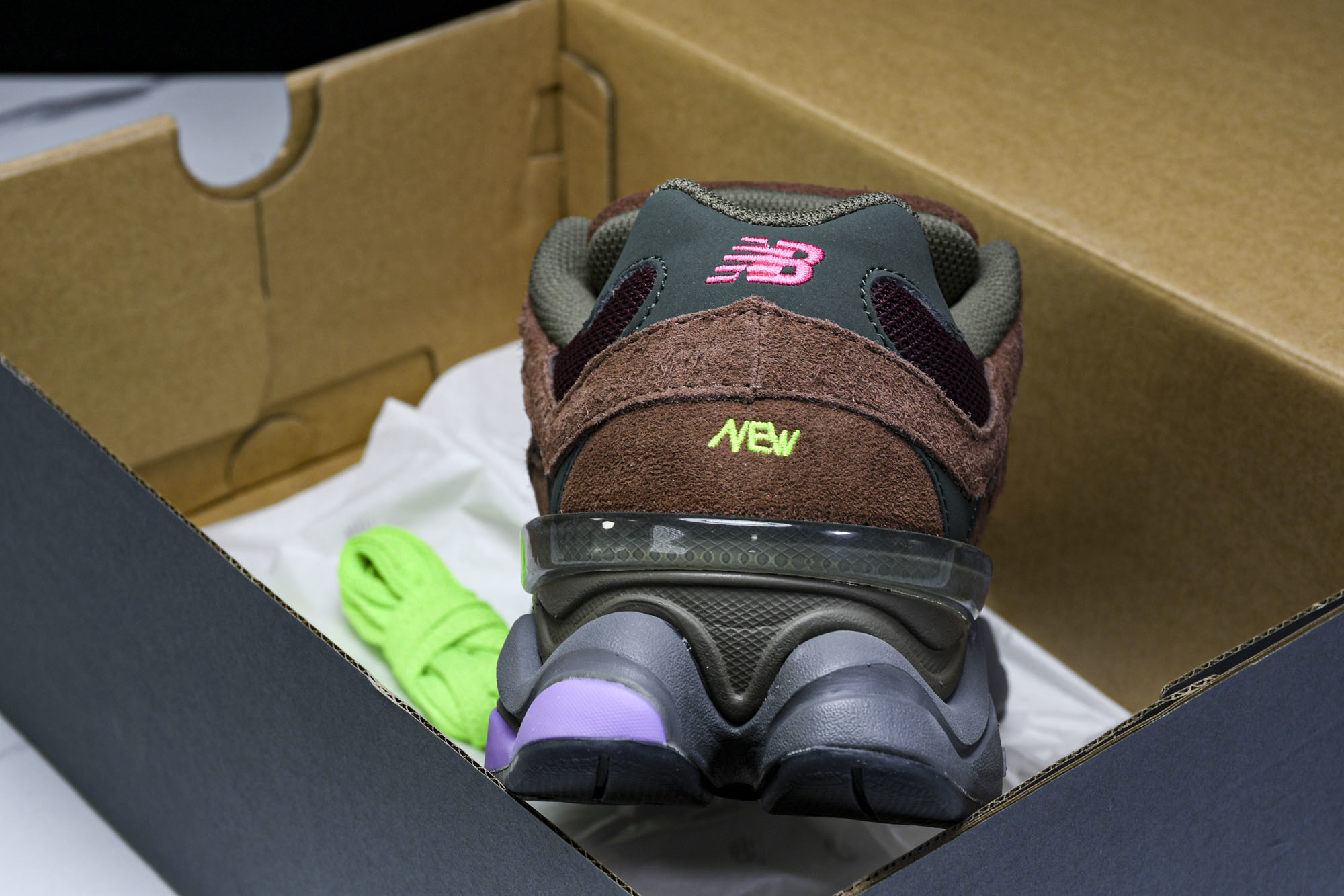 纯原 Joe Freshgoods x New Balance NB9060 复古休闲运动慢跑鞋 酒红色