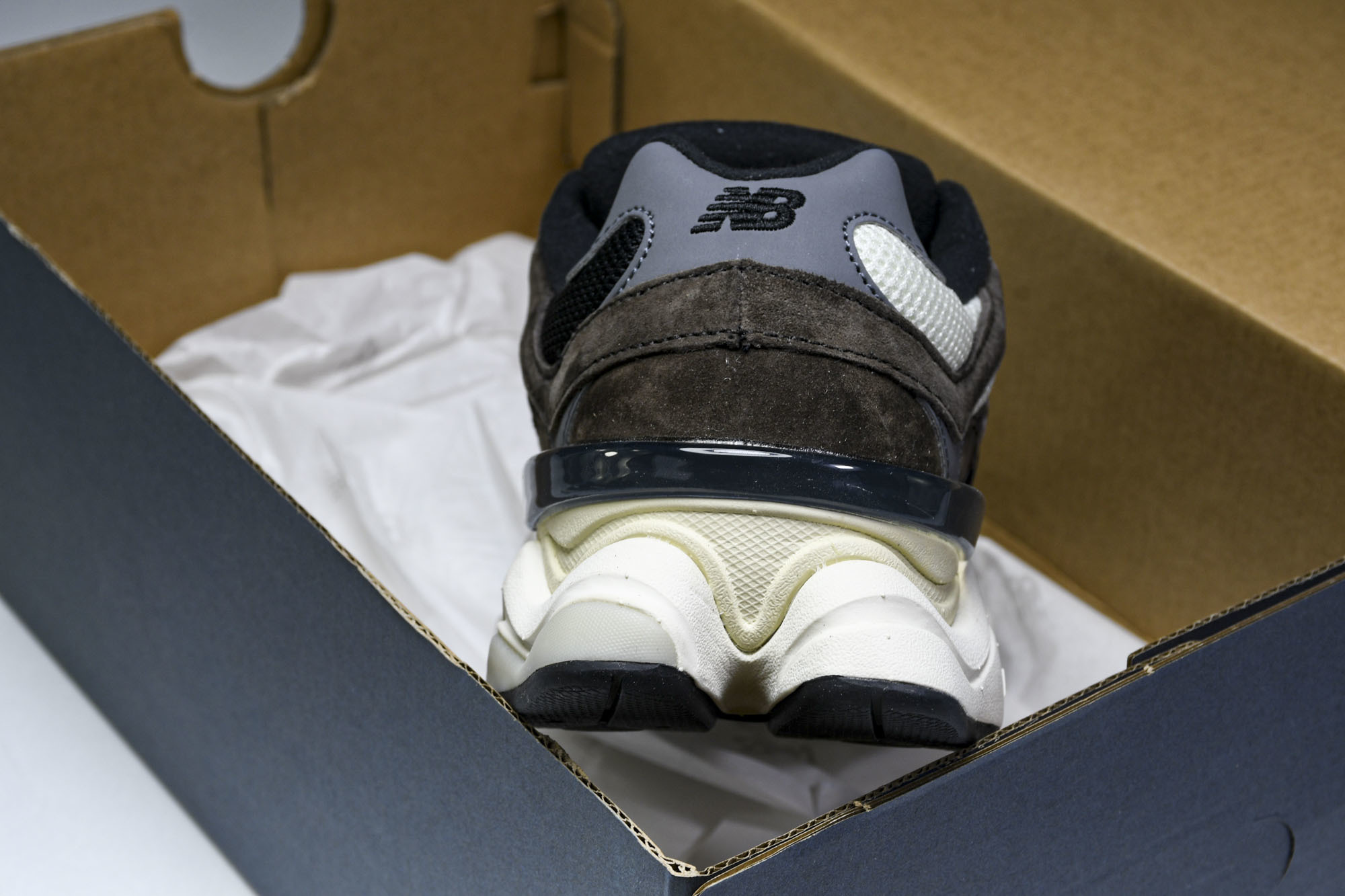 纯原 Joe Freshgoods x New Balance NB9060 复古休闲运动慢跑鞋 黑咖啡