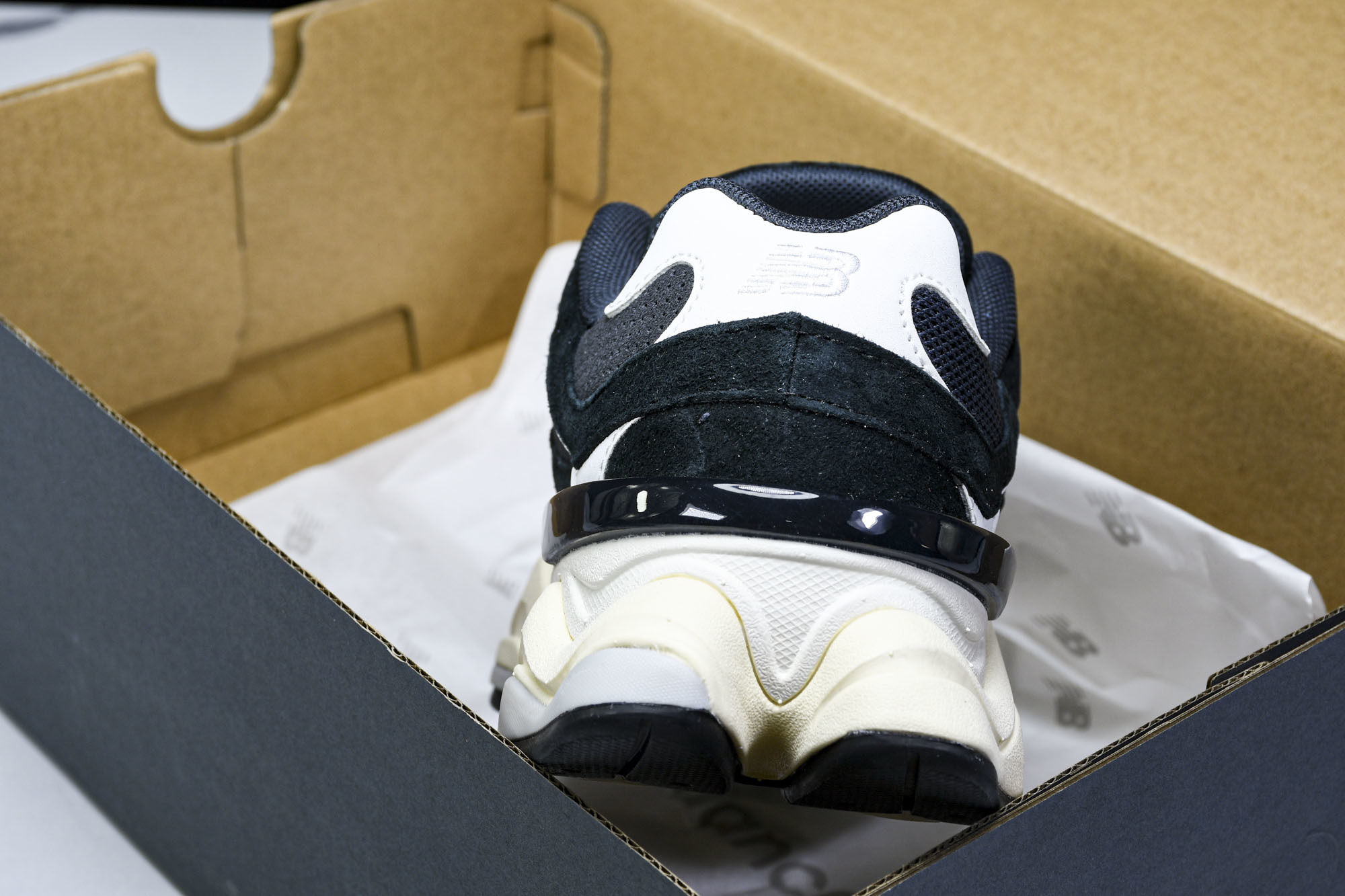 纯原 Joe Freshgoods x New Balance NB9060 复古休闲运动慢跑鞋 黑白色
