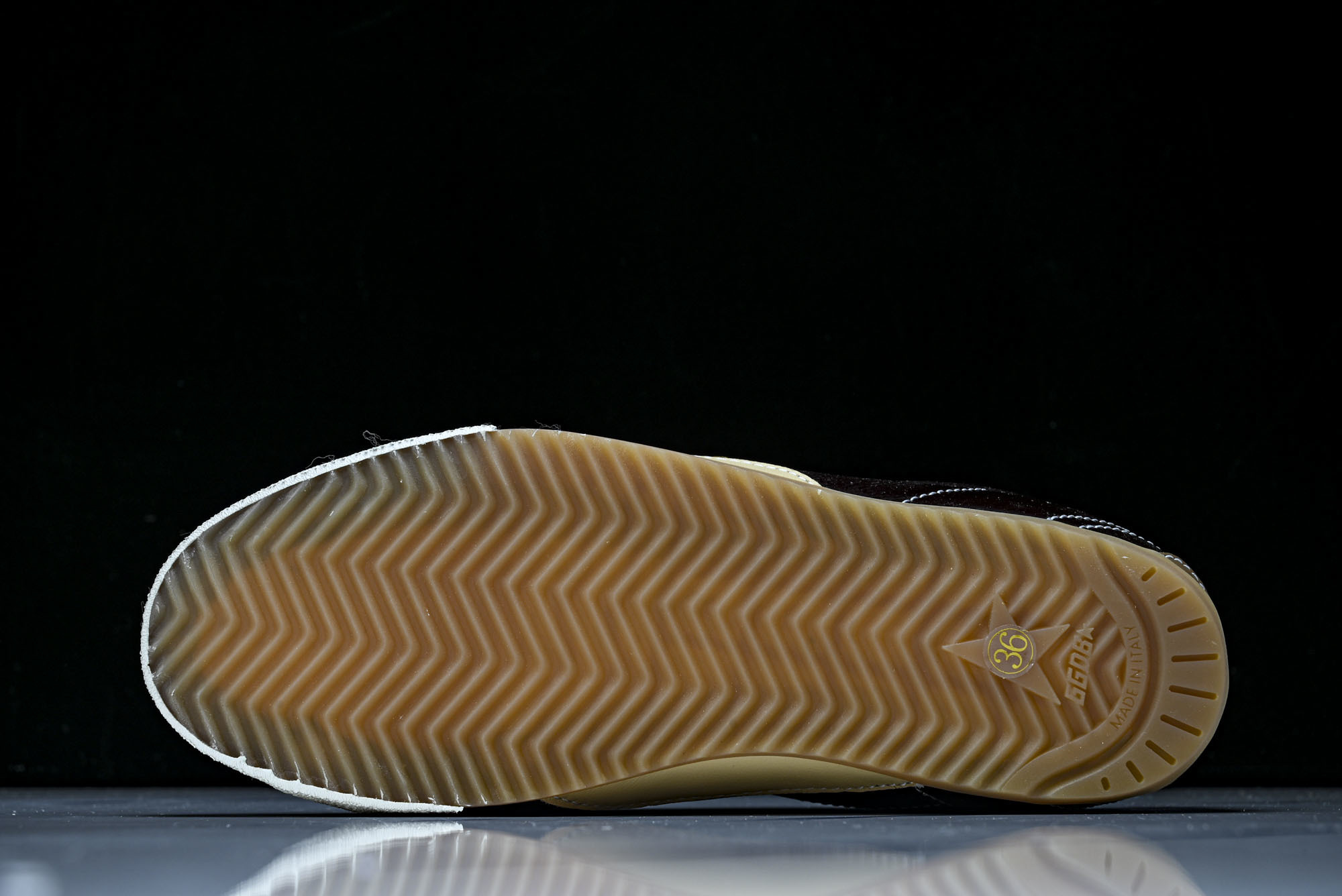 Golden Goose True Star 25s最新款 小红书爆款鞋 采用进口牛皮羊皮内里 舒适感爆