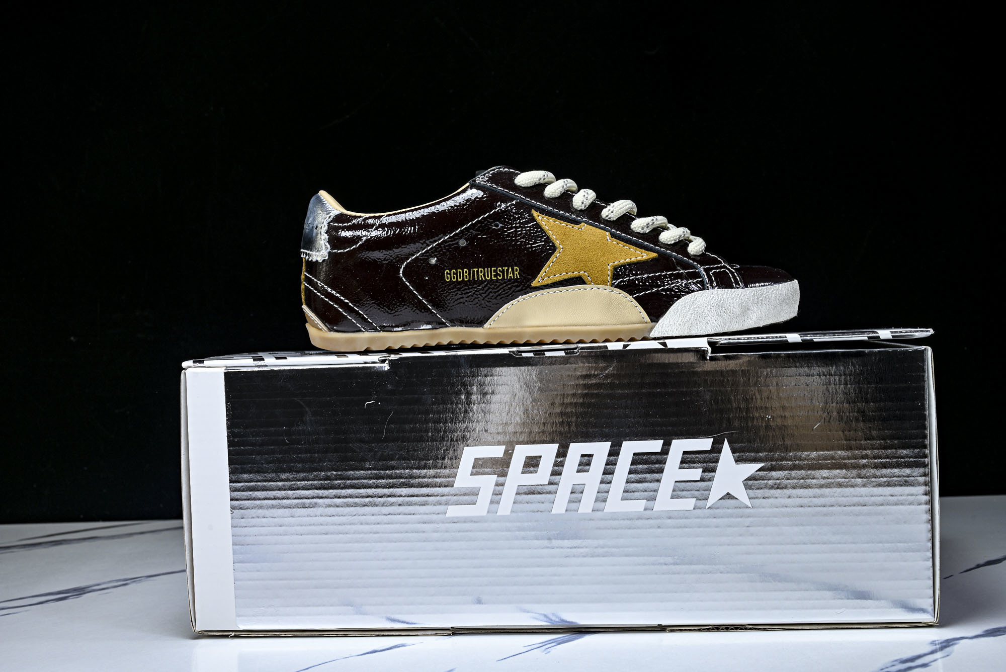 Golden Goose True Star 25s最新款 小红书爆款鞋 采用进口牛皮羊皮内里 舒适感爆