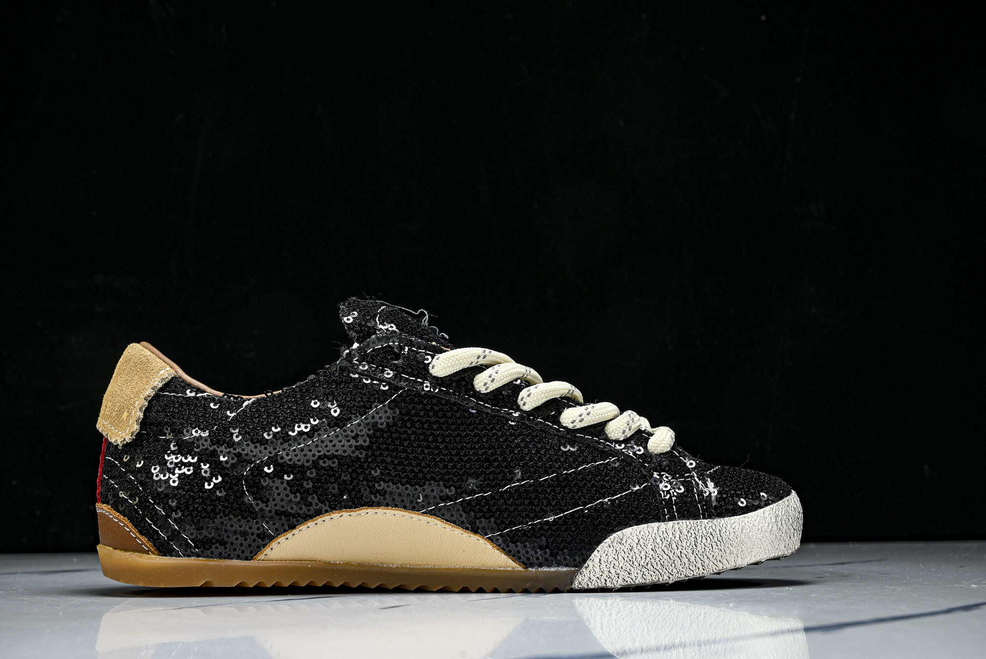 Golden Goose True Star 25s最新款 小红书爆款鞋 采用进口牛皮羊皮内里 舒适感爆