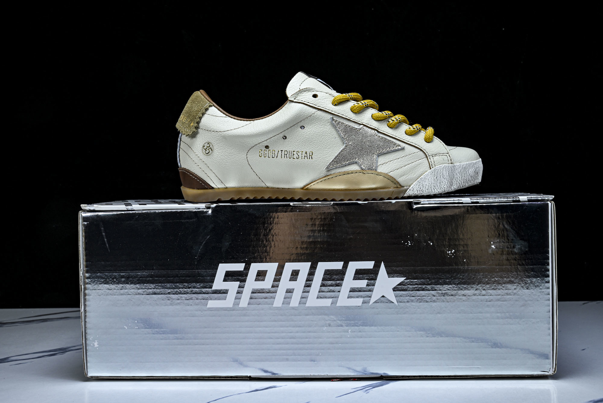 Golden Goose True Star 25s最新款 小红书爆款鞋 采用进口牛皮羊皮内里 舒适感爆