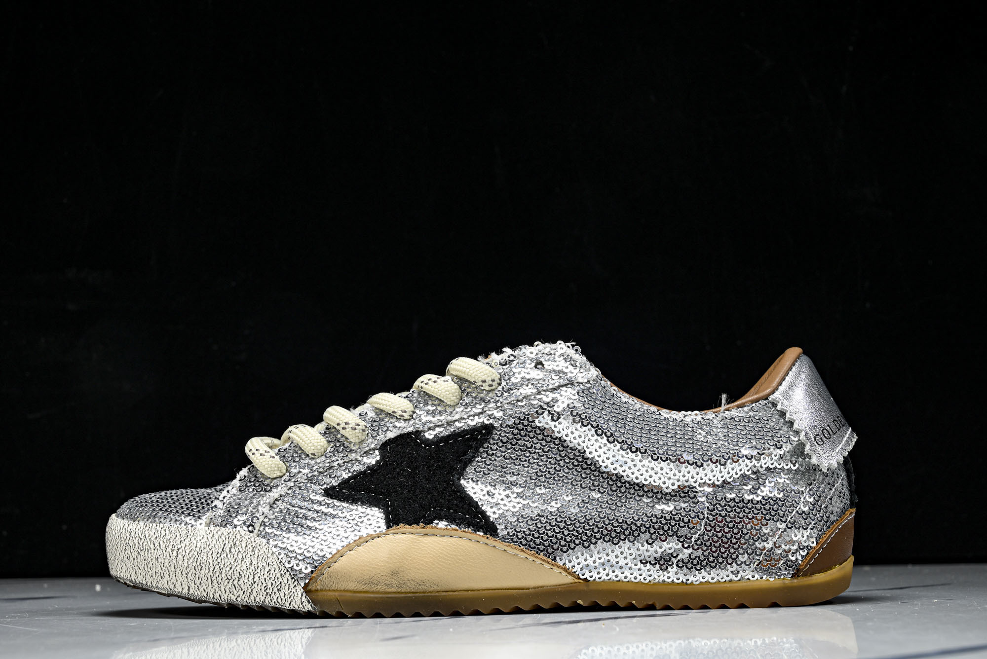 Golden Goose True Star 25s最新款 小红书爆款鞋 采用进口牛皮羊皮内里 舒适感爆