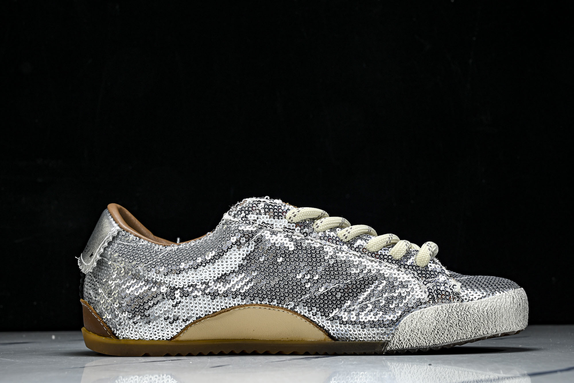 Golden Goose True Star 25s最新款 小红书爆款鞋 采用进口牛皮羊皮内里 舒适感爆