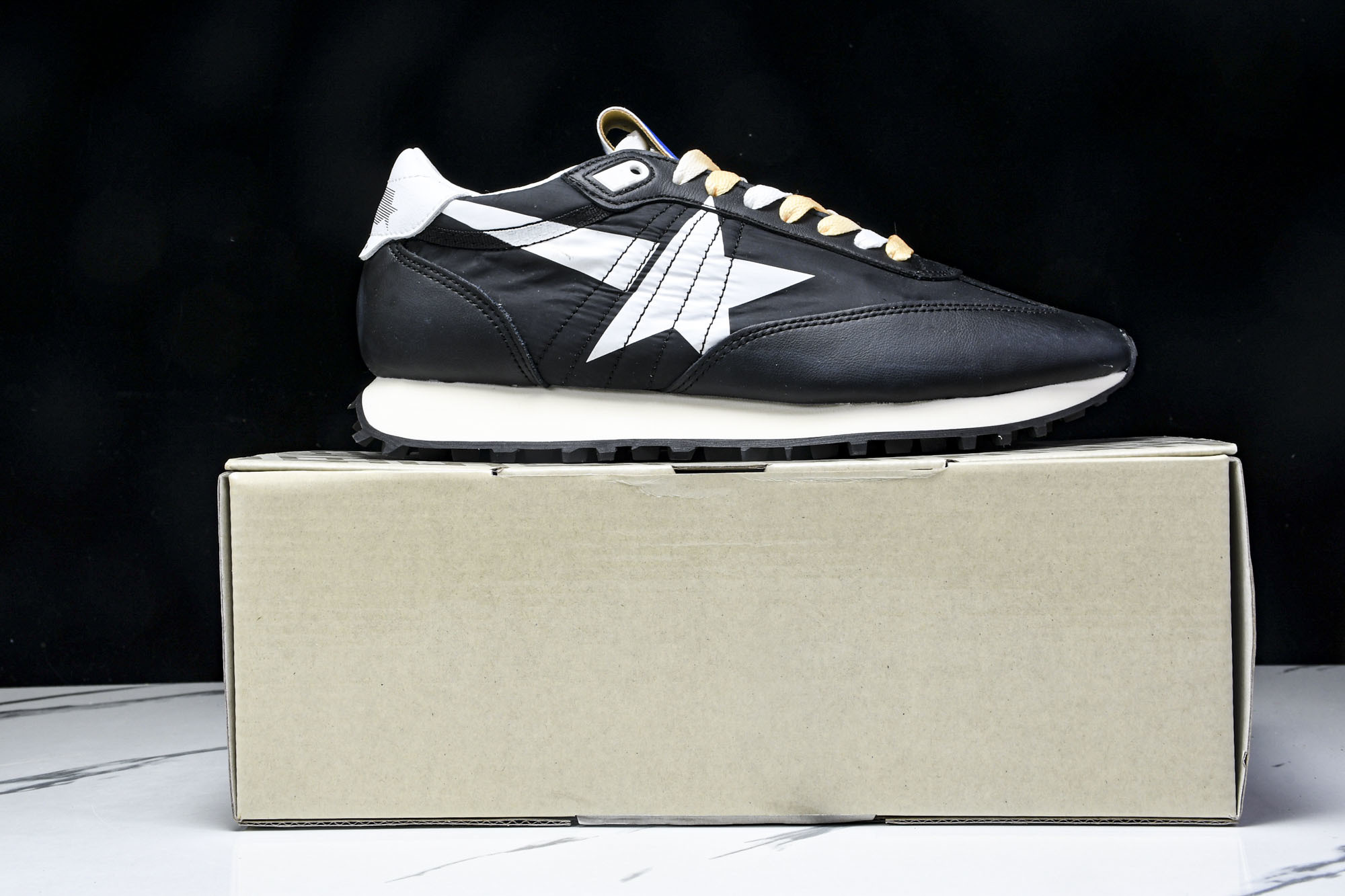Golden Goose Marathon  舒适运动低帮生活休闲鞋 #YZ006GGDB Marath
