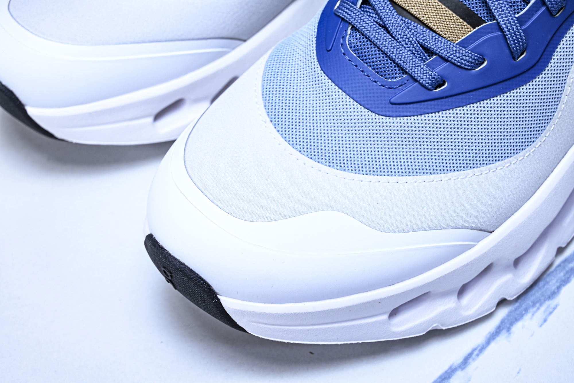 纯原LOEWE x ON Cloudtilt 2.0 Running罗意威 昂跑联名 运动跑鞋  #YZ
