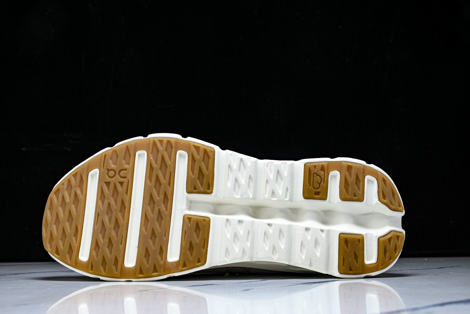 纯原LOEWE x ON Cloudtilt 2.0 Running罗意威 昂跑联名 运动跑鞋  #YZ