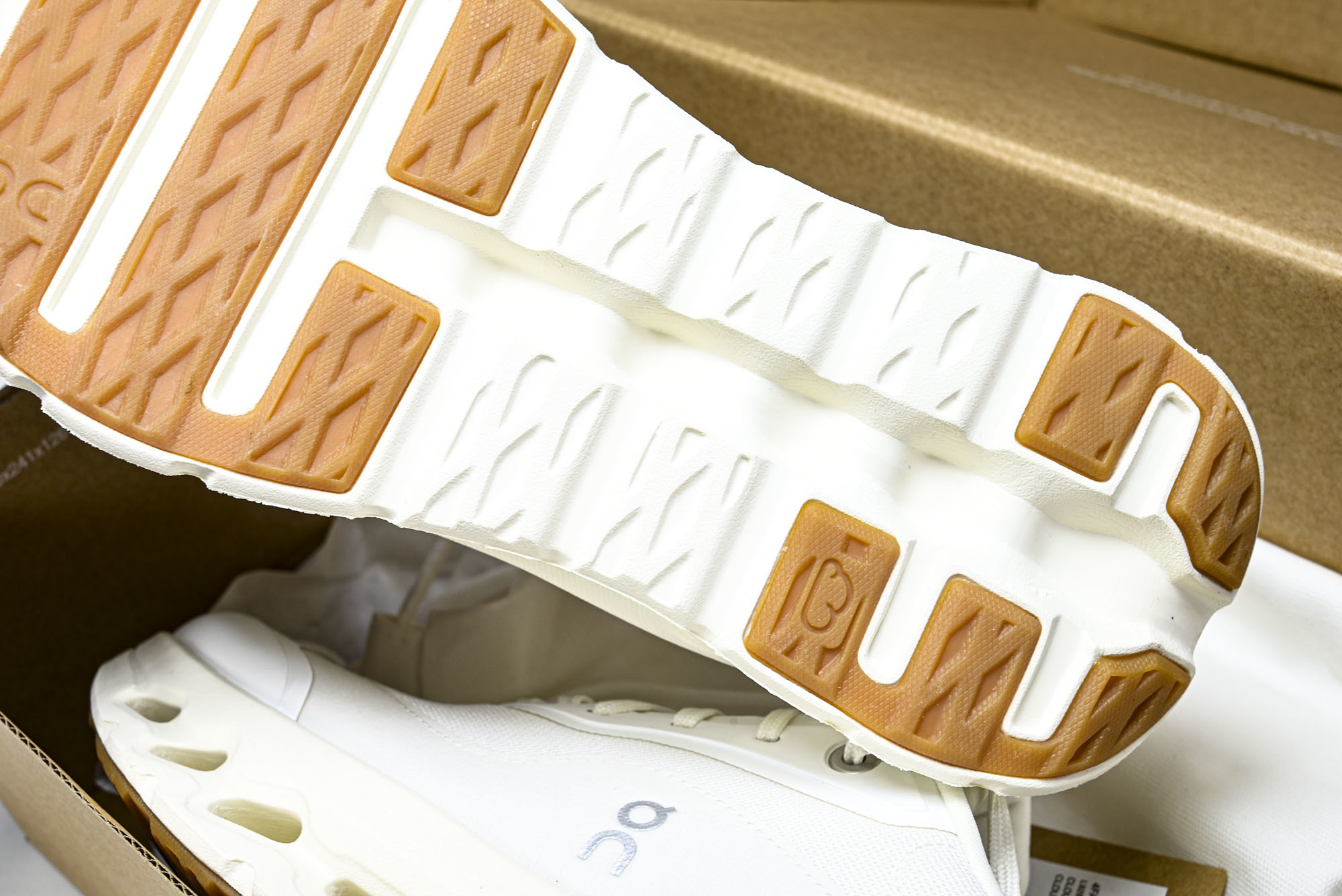 纯原LOEWE x ON Cloudtilt 2.0 Running罗意威 昂跑联名 运动跑鞋  #YZ