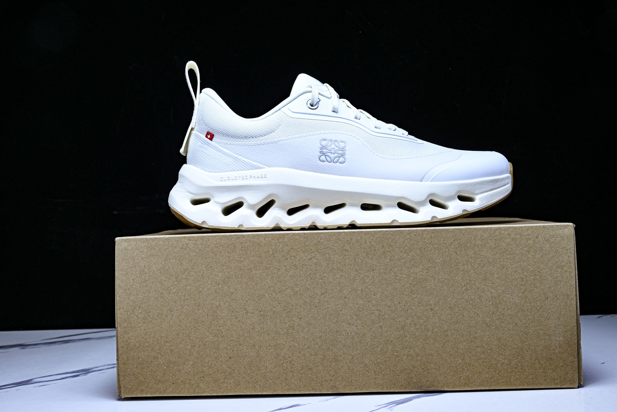 纯原LOEWE x ON Cloudtilt 2.0 Running罗意威 昂跑联名 运动跑鞋  #YZ