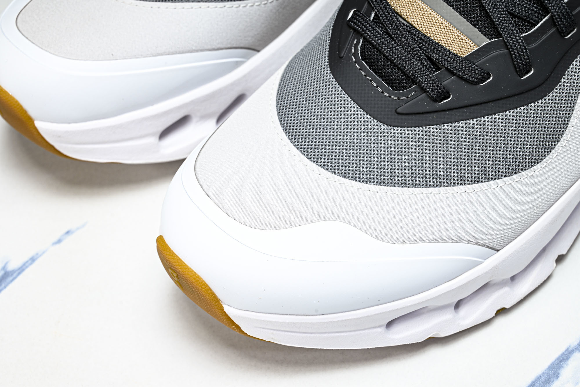 纯原LOEWE x ON Cloudtilt 2.0 Running罗意威 昂跑联名 运动跑鞋  #YZ