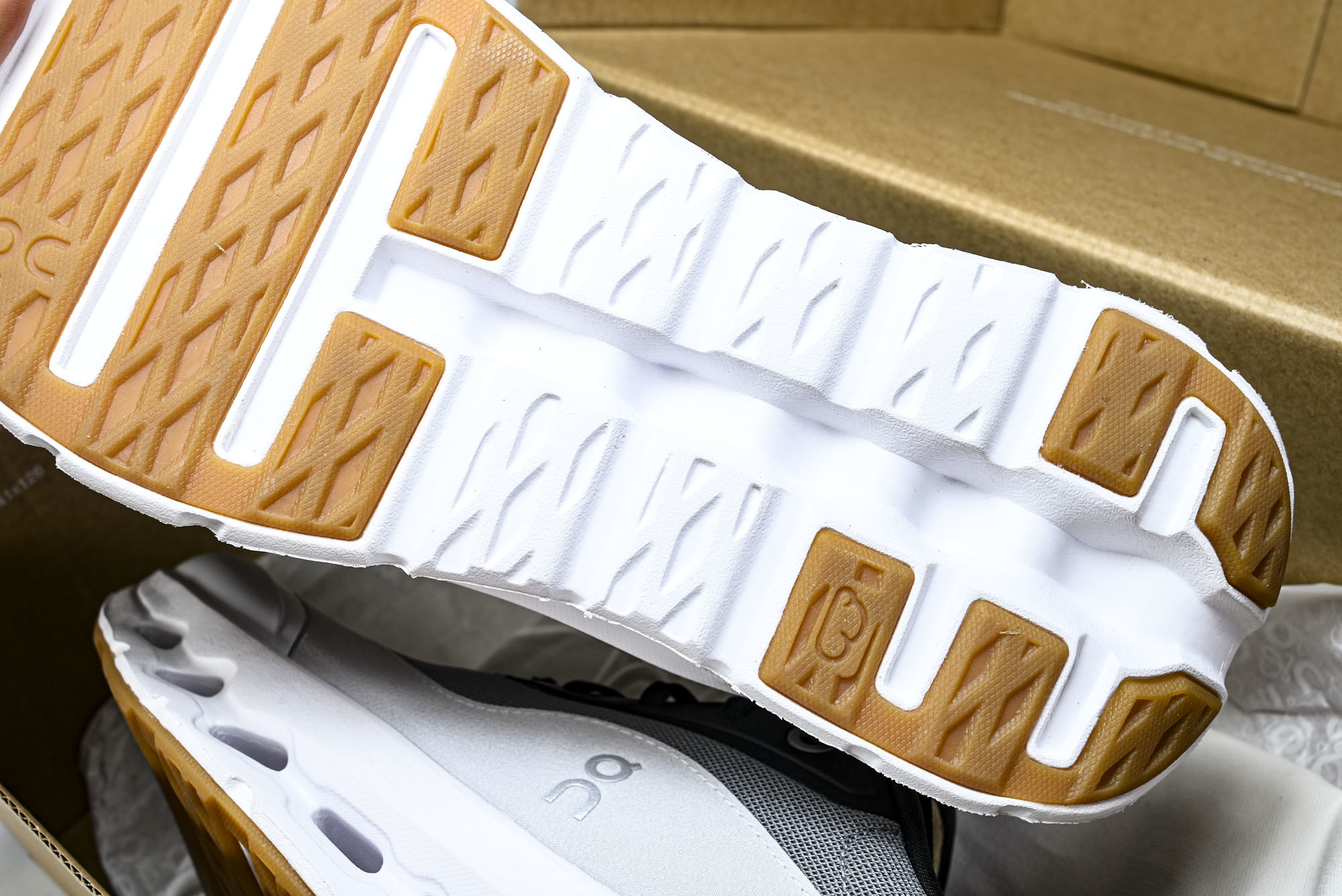 纯原LOEWE x ON Cloudtilt 2.0 Running罗意威 昂跑联名 运动跑鞋  #YZ