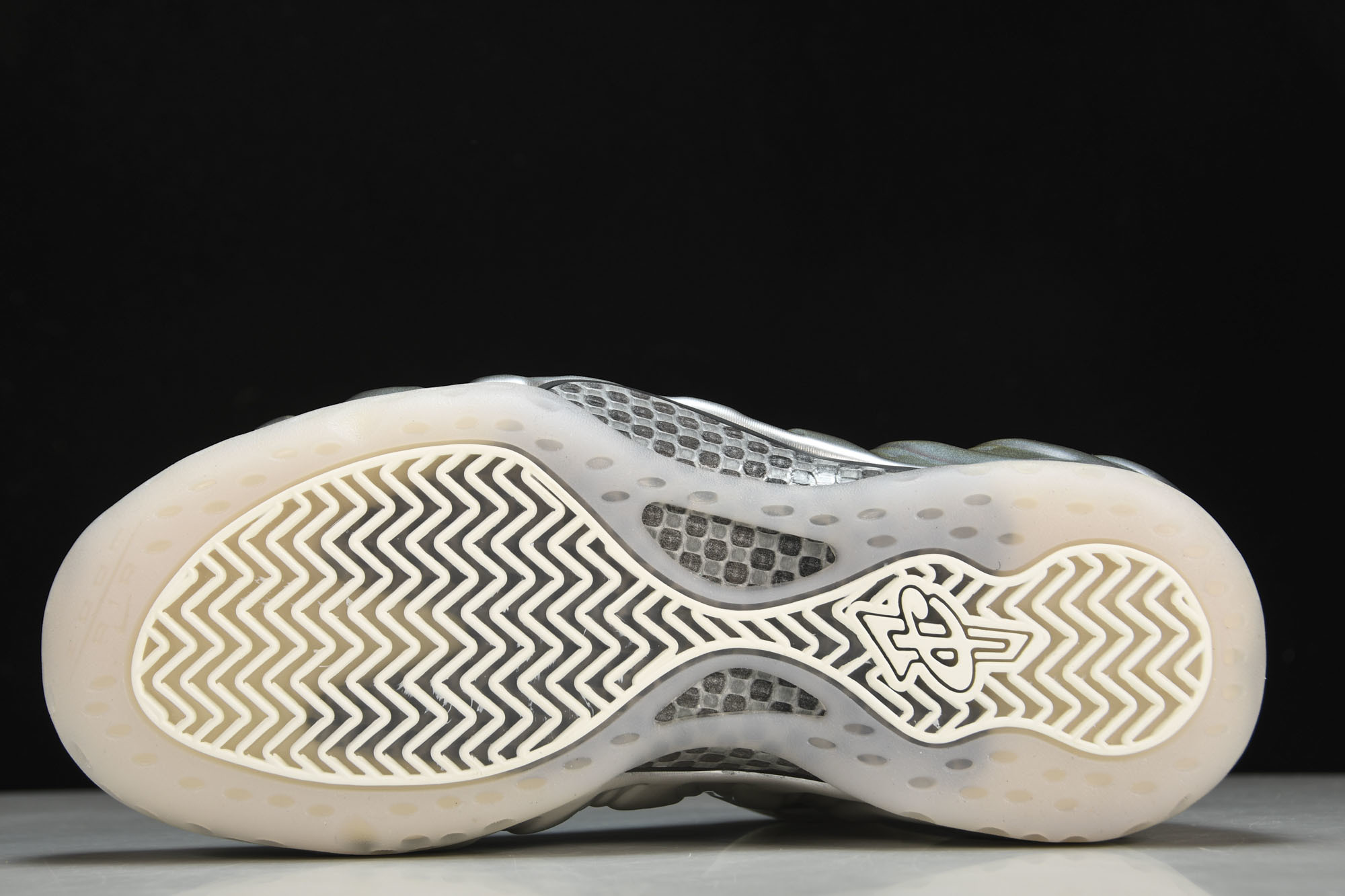 NK Air Foamposite One WMNS Chrome 白银喷泡 AA3963-10038.
