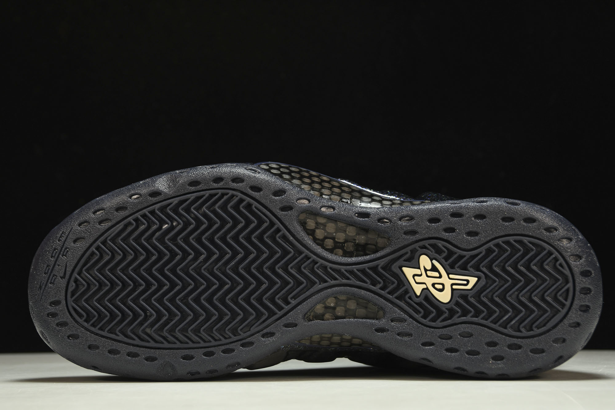 NK Air Foamposite One 黑曜石 隐形人喷 AA3963-40038.5 39 41 