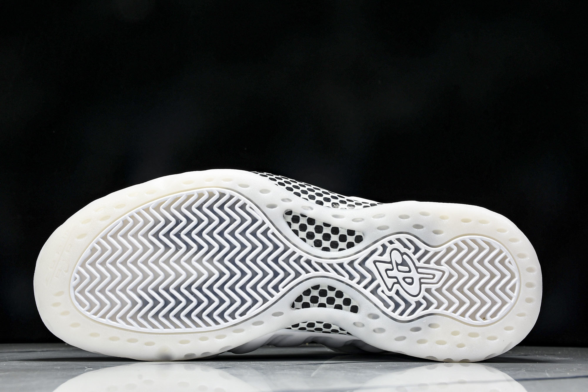 NK Air Foamposite One “Triple White” 舒适百搭 防滑耐磨 中帮 复古