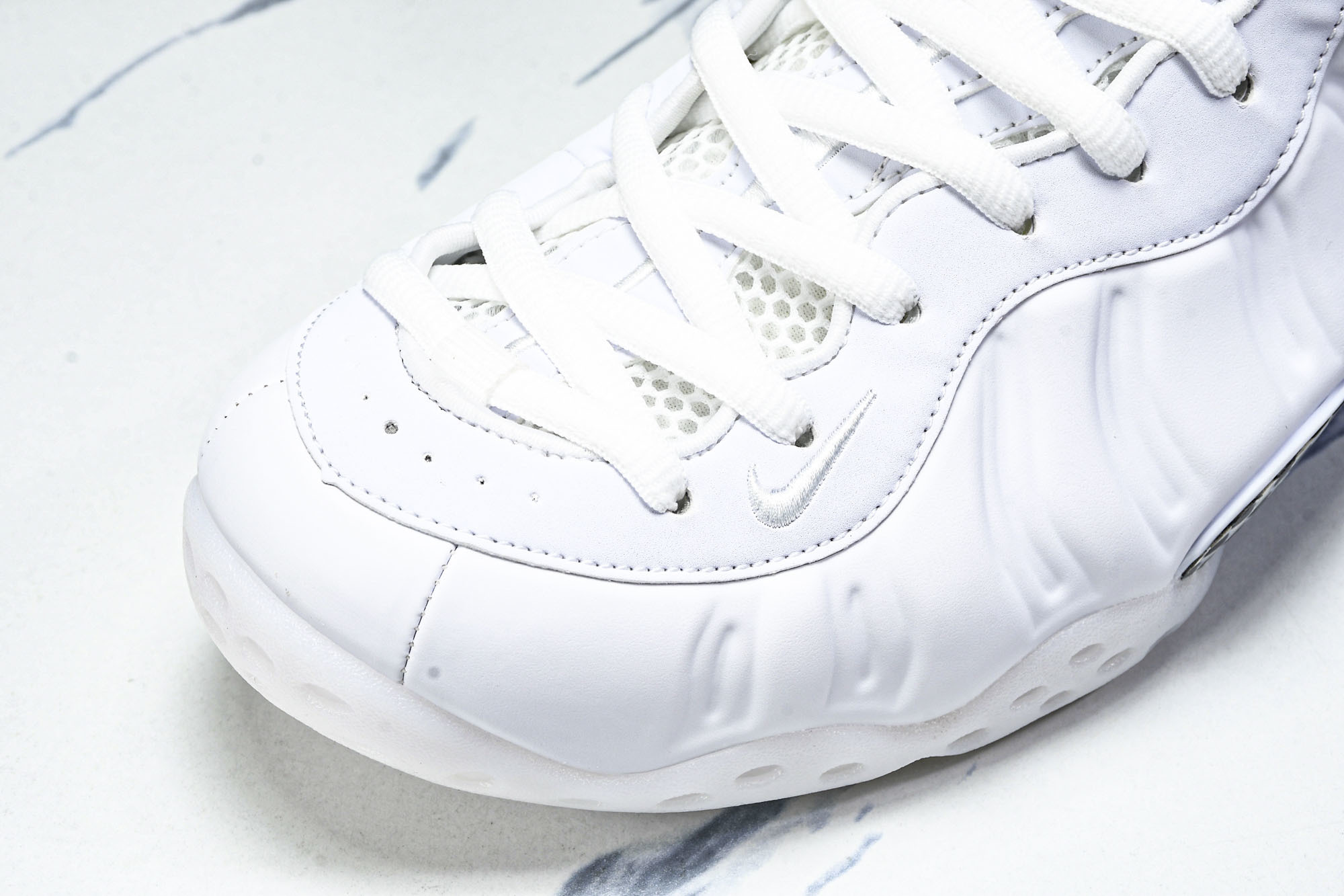 NK Air Foamposite One “Triple White” 舒适百搭 防滑耐磨 中帮 复古