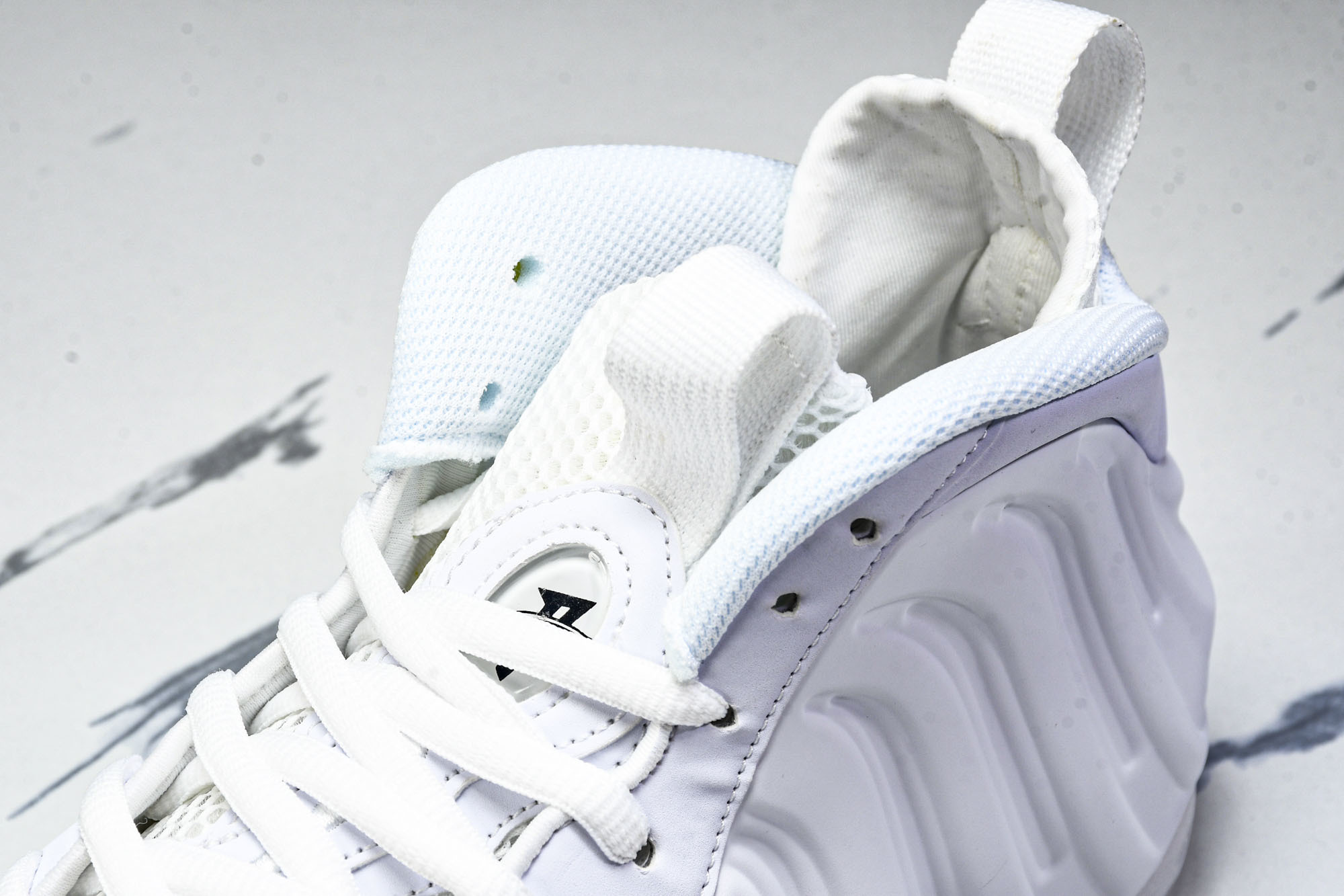 NK Air Foamposite One “Triple White” 舒适百搭 防滑耐磨 中帮 复古