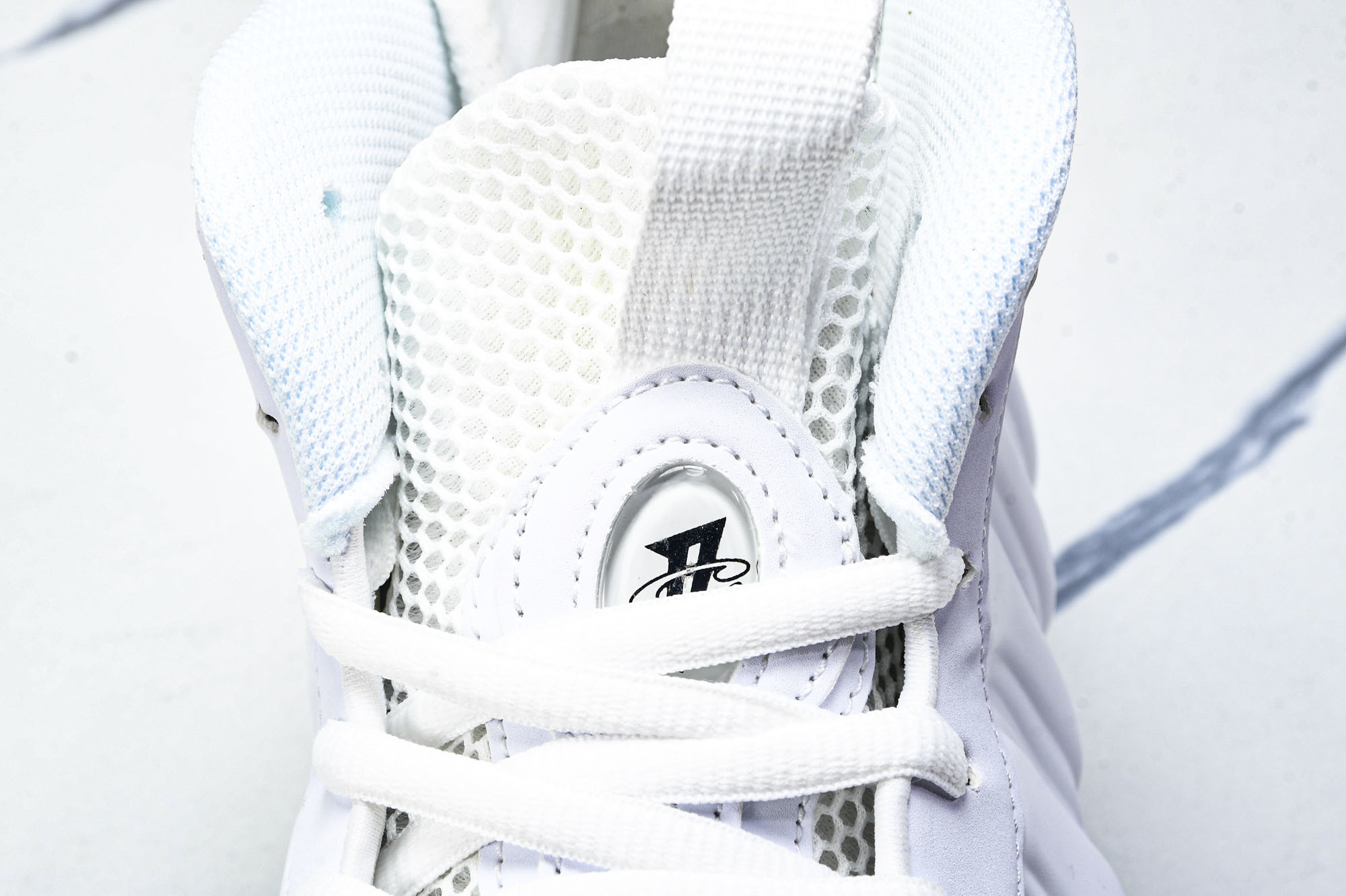 NK Air Foamposite One “Triple White” 舒适百搭 防滑耐磨 中帮 复古