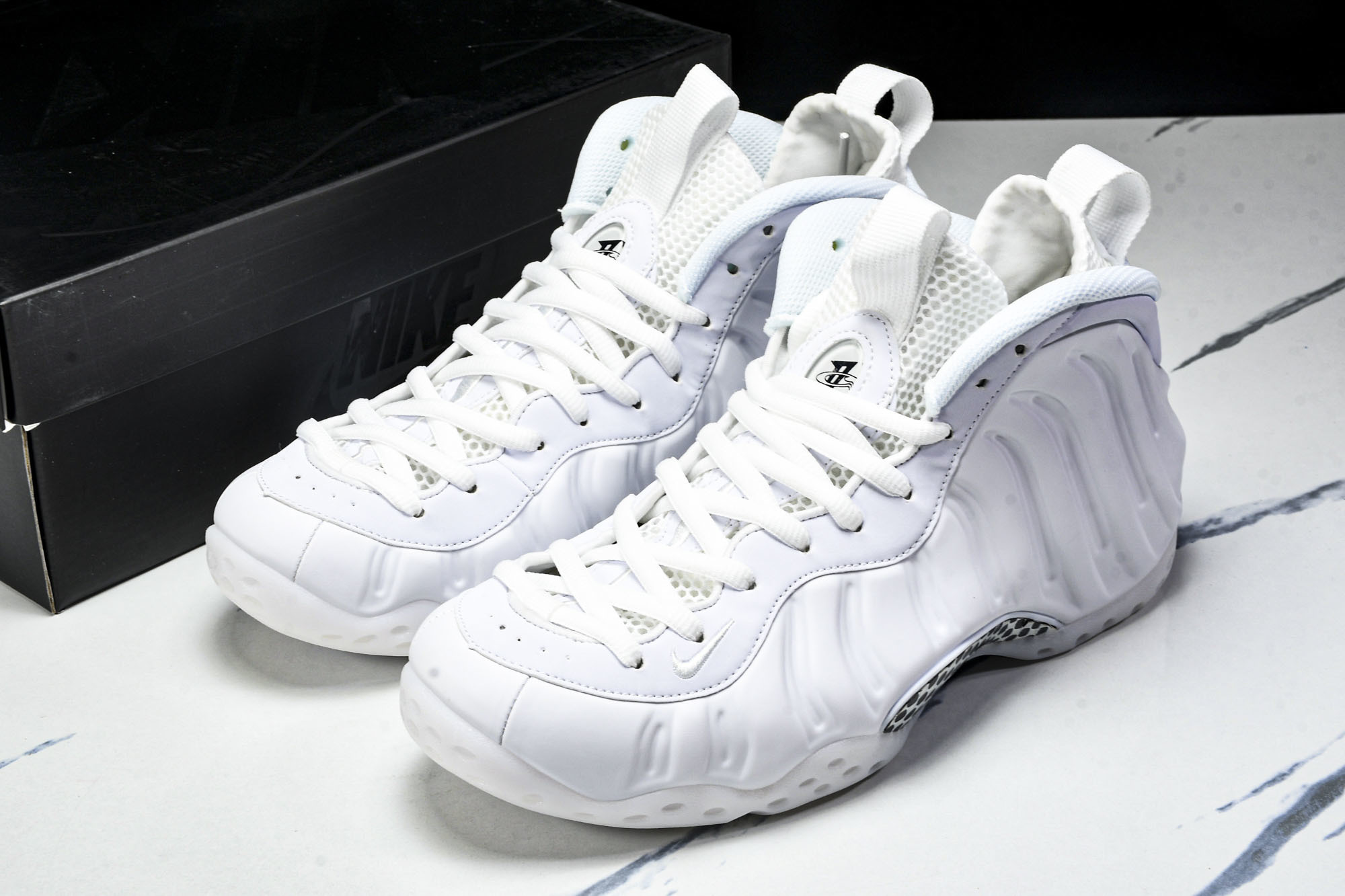 NK Air Foamposite One “Triple White” 舒适百搭 防滑耐磨 中帮 复古