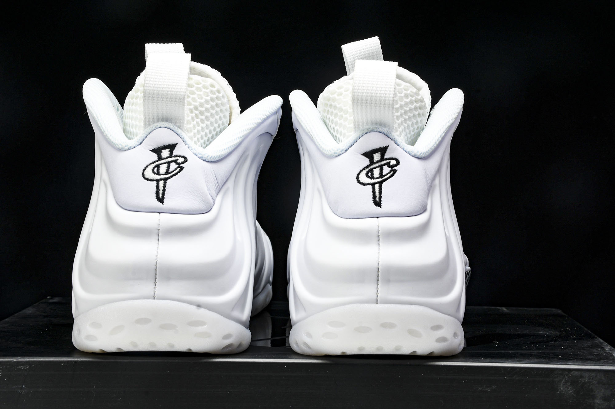 NK Air Foamposite One “Triple White” 舒适百搭 防滑耐磨 中帮 复古