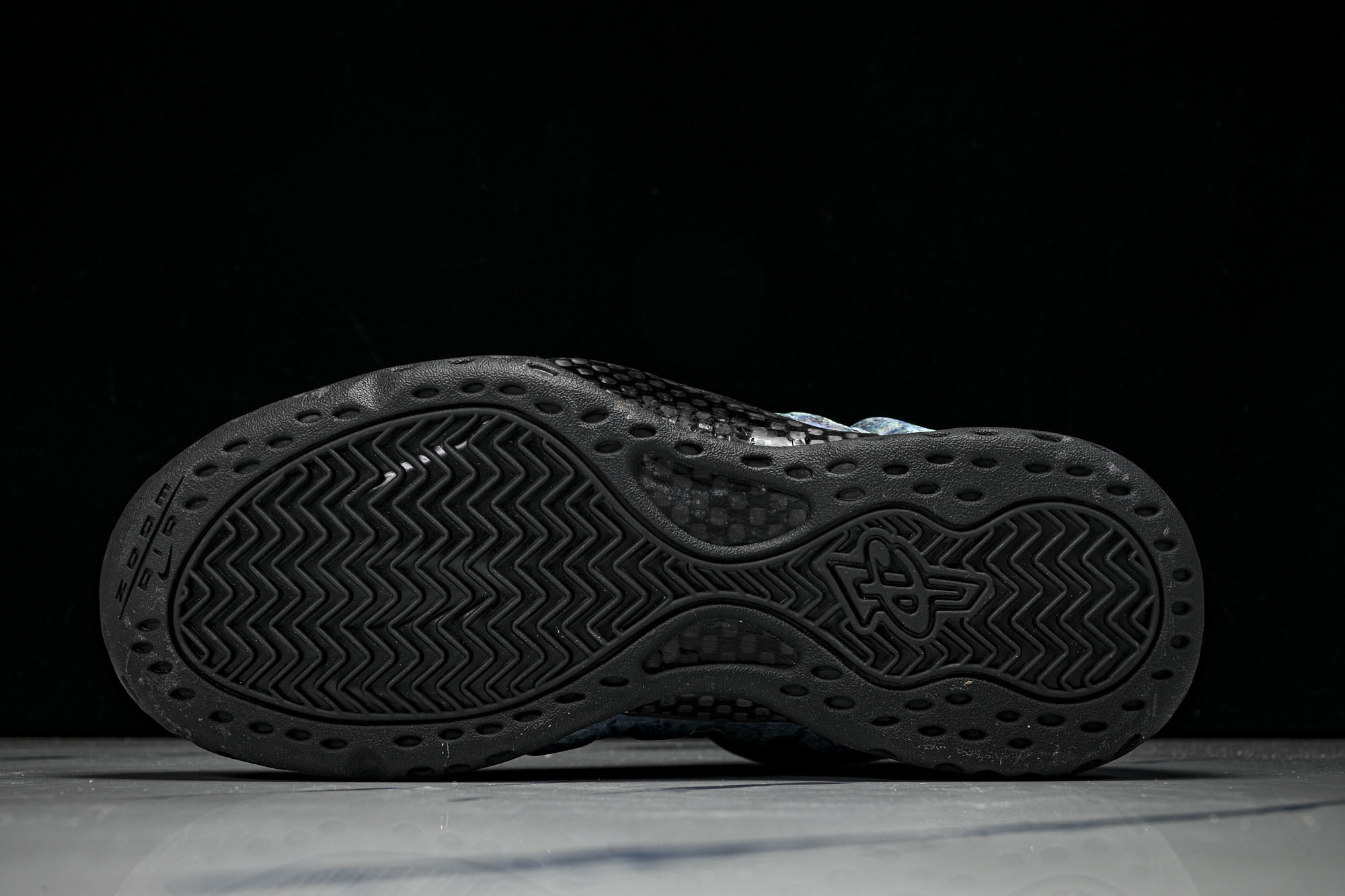 NK 耐克 AIR FOAMPOSITE ONE PRM 男士减震支撑中帮运动复古篮球鞋 009产品品控