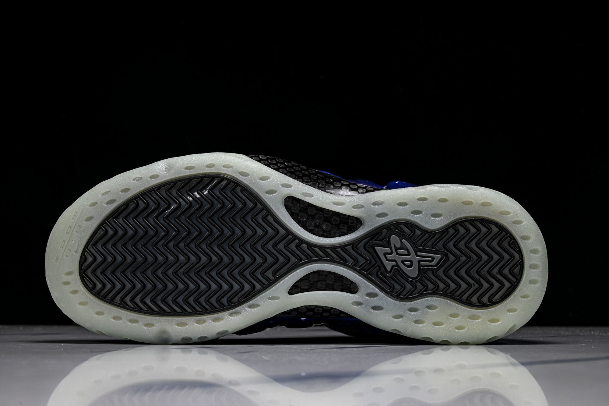NK 耐克 AIR FOAMPOSITE ONE QS 男士减震支撑中帮运动复古篮球鞋FQ4303 40