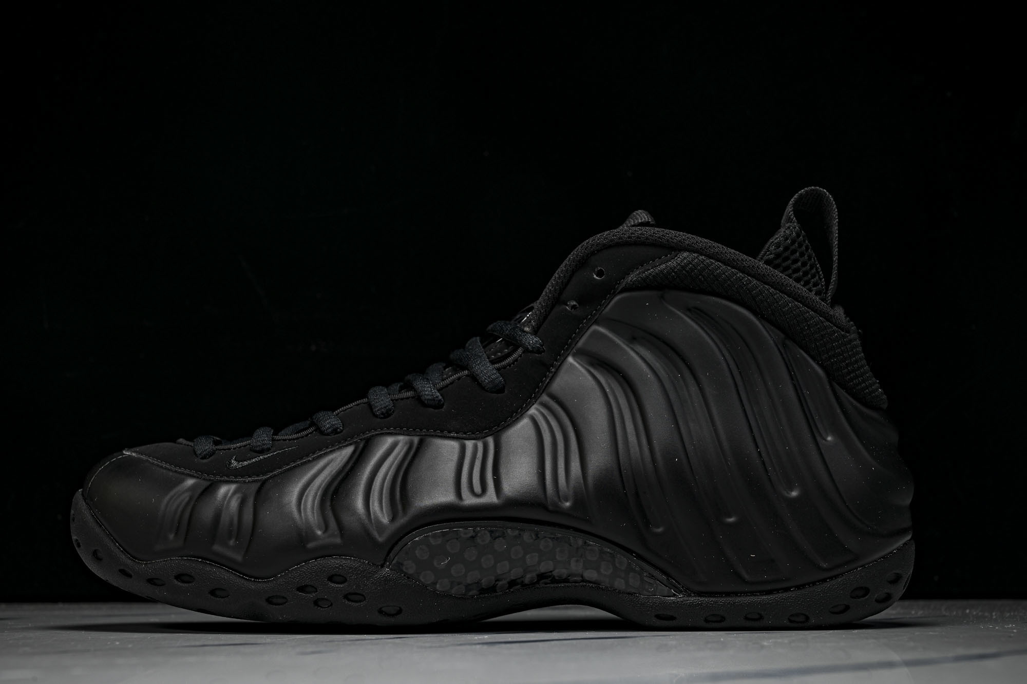 NK 耐克 AIR FOAMPOSITE ONE 男士减震支撑中帮运动复古篮球鞋FD5855 001产品