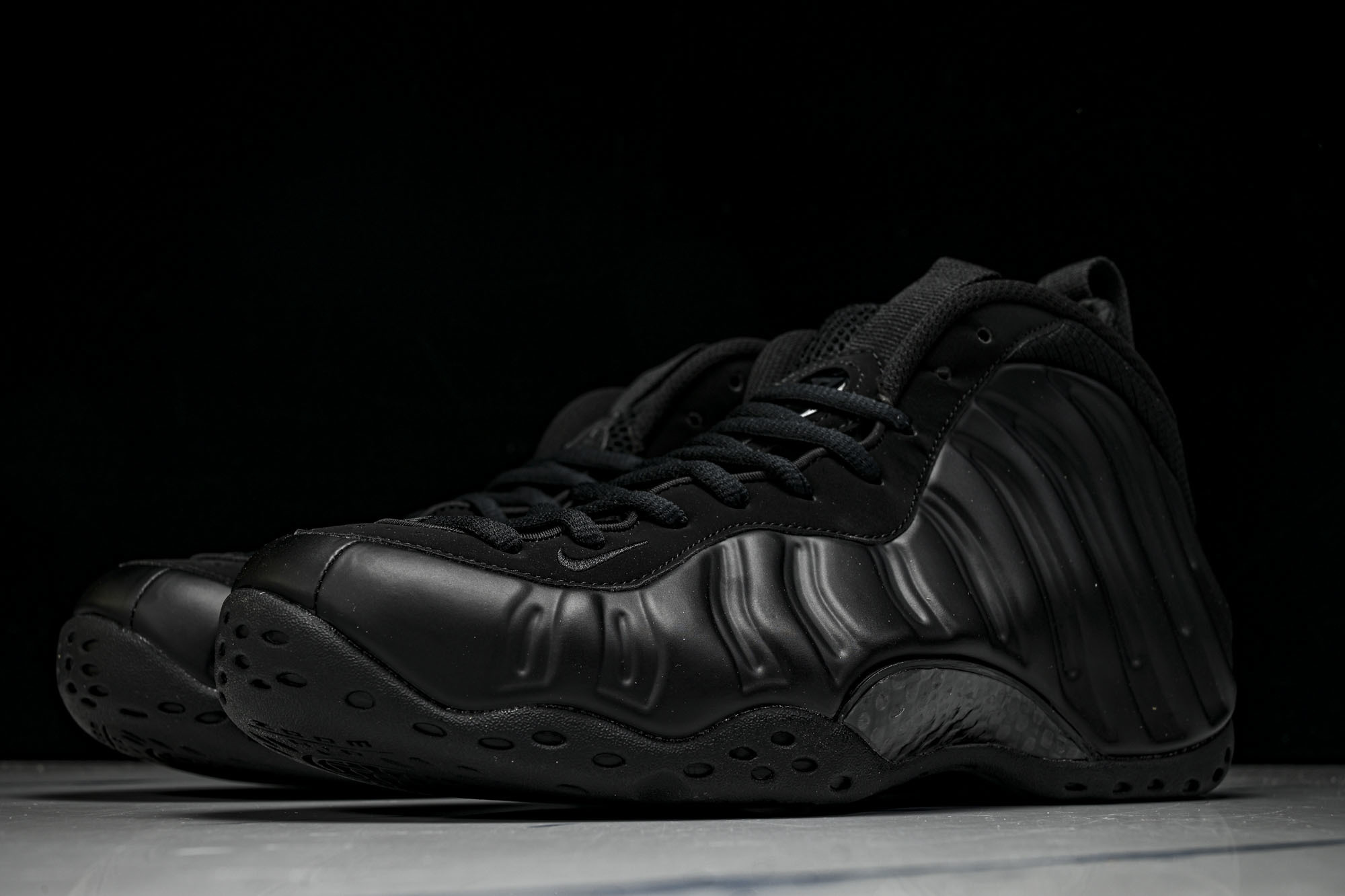 NK 耐克 AIR FOAMPOSITE ONE 男士减震支撑中帮运动复古篮球鞋FD5855 001产品
